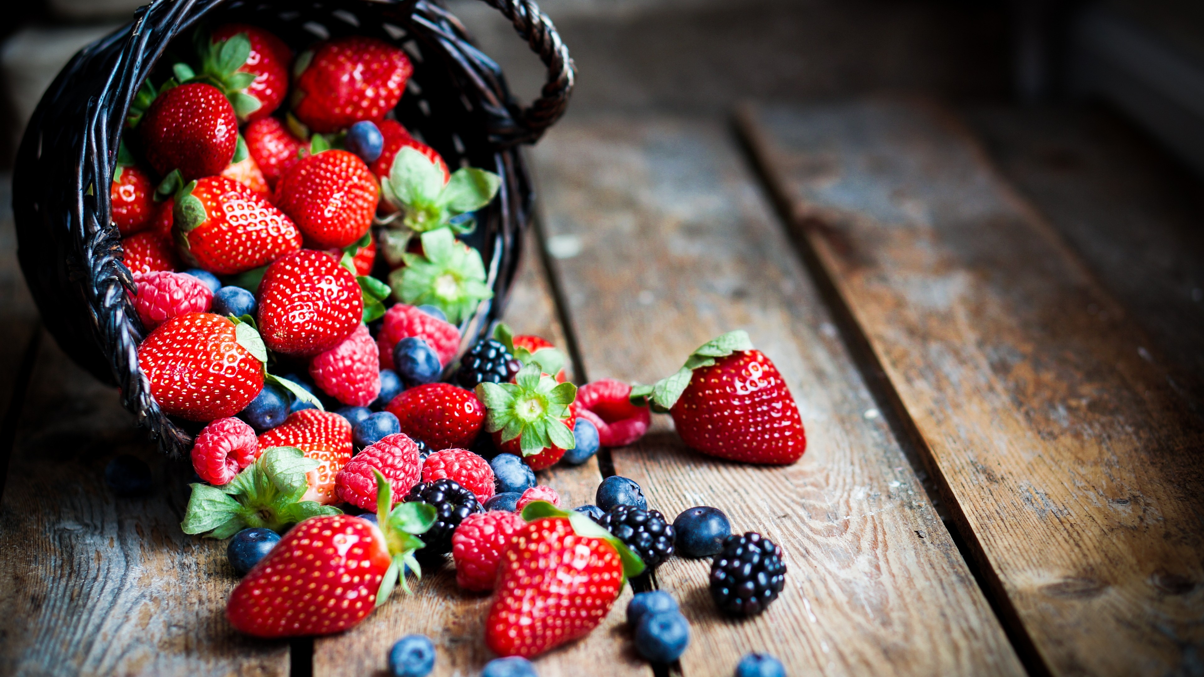 Food, Summer berries, Strawberry, Raspberry, 3840x2160 4K Desktop