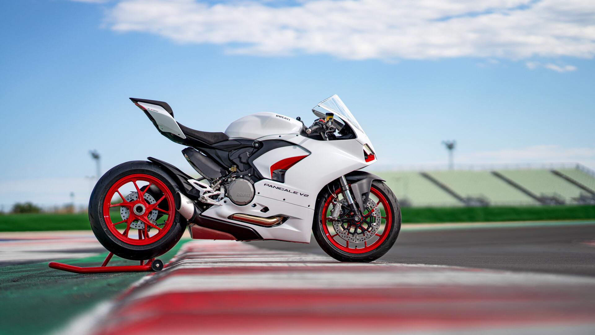 Ducati Panigale V2: White Rosso livery, Revealed on July 1, 2020. 1920x1080 Full HD Wallpaper.