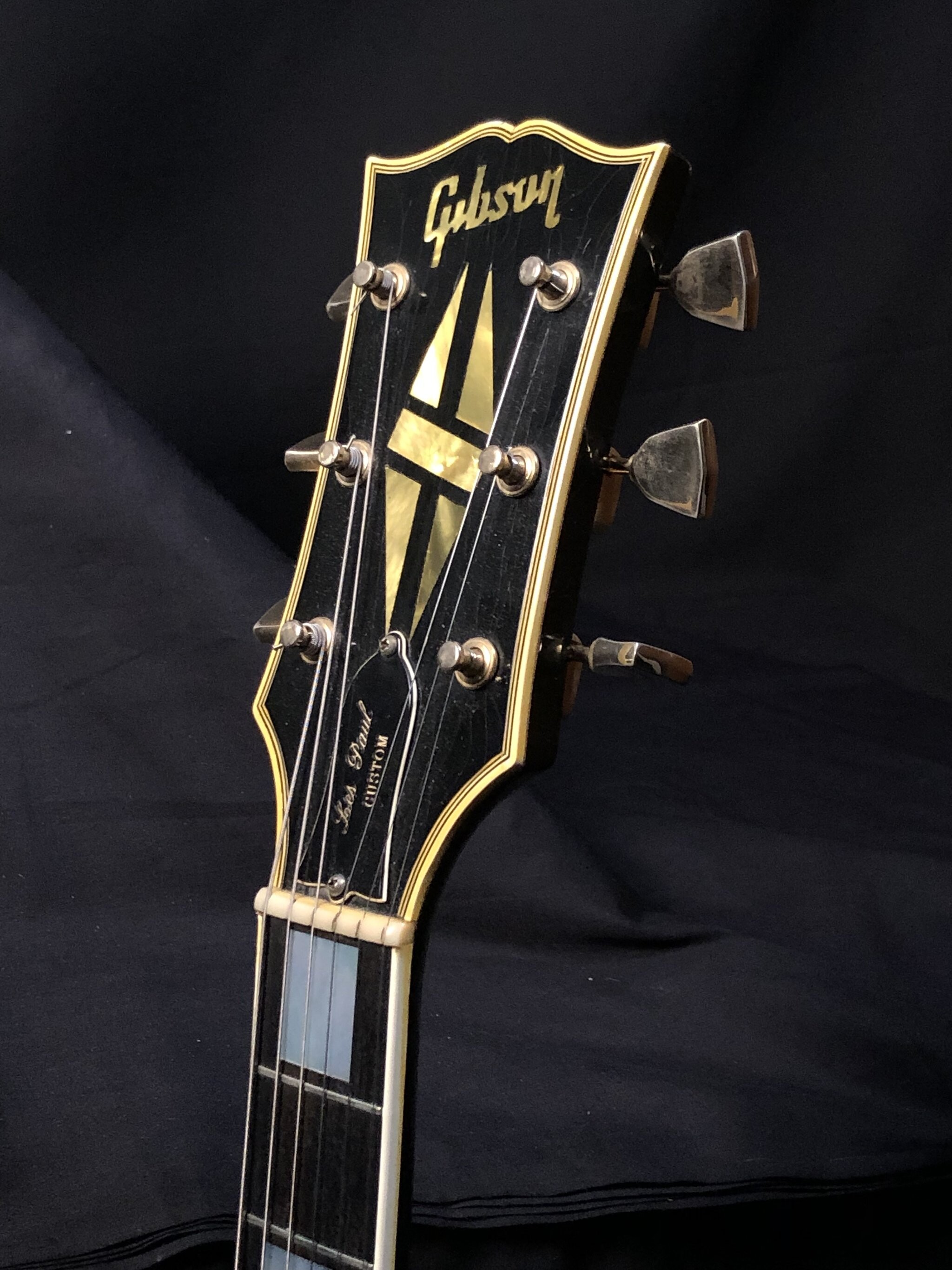 Gibson Guitar: Close Up For A Pegbox, Tunning Pegs, A Stringed Plucking Instrument. 2050x2740 HD Wallpaper.