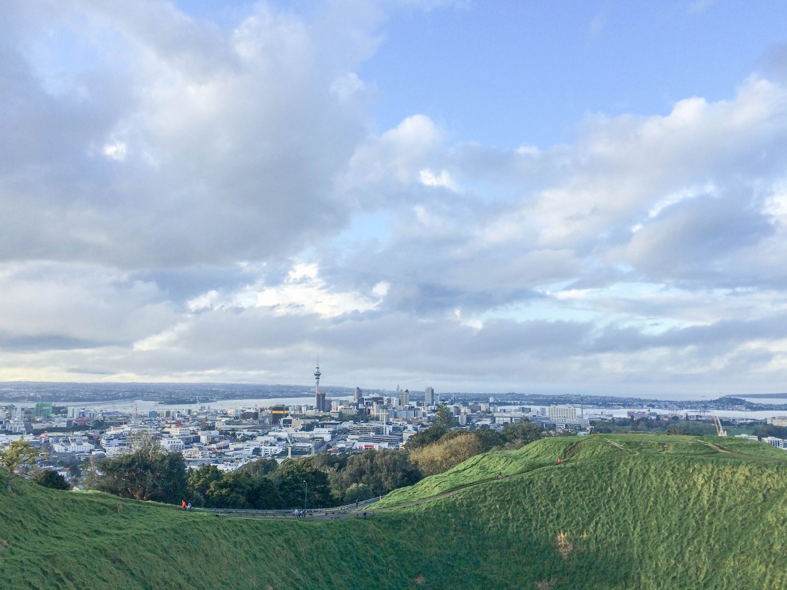 Mount Eden Crater, Auckland highlights, Weekend escape, Captivating views, 2560x1920 HD Desktop