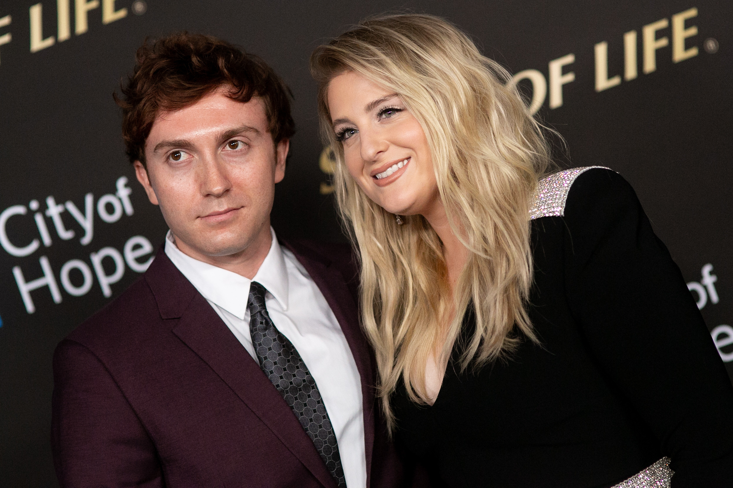 Daryl Sabara, Quirky celebrity couple, Unique relationship, Funny moments, 2500x1670 HD Desktop