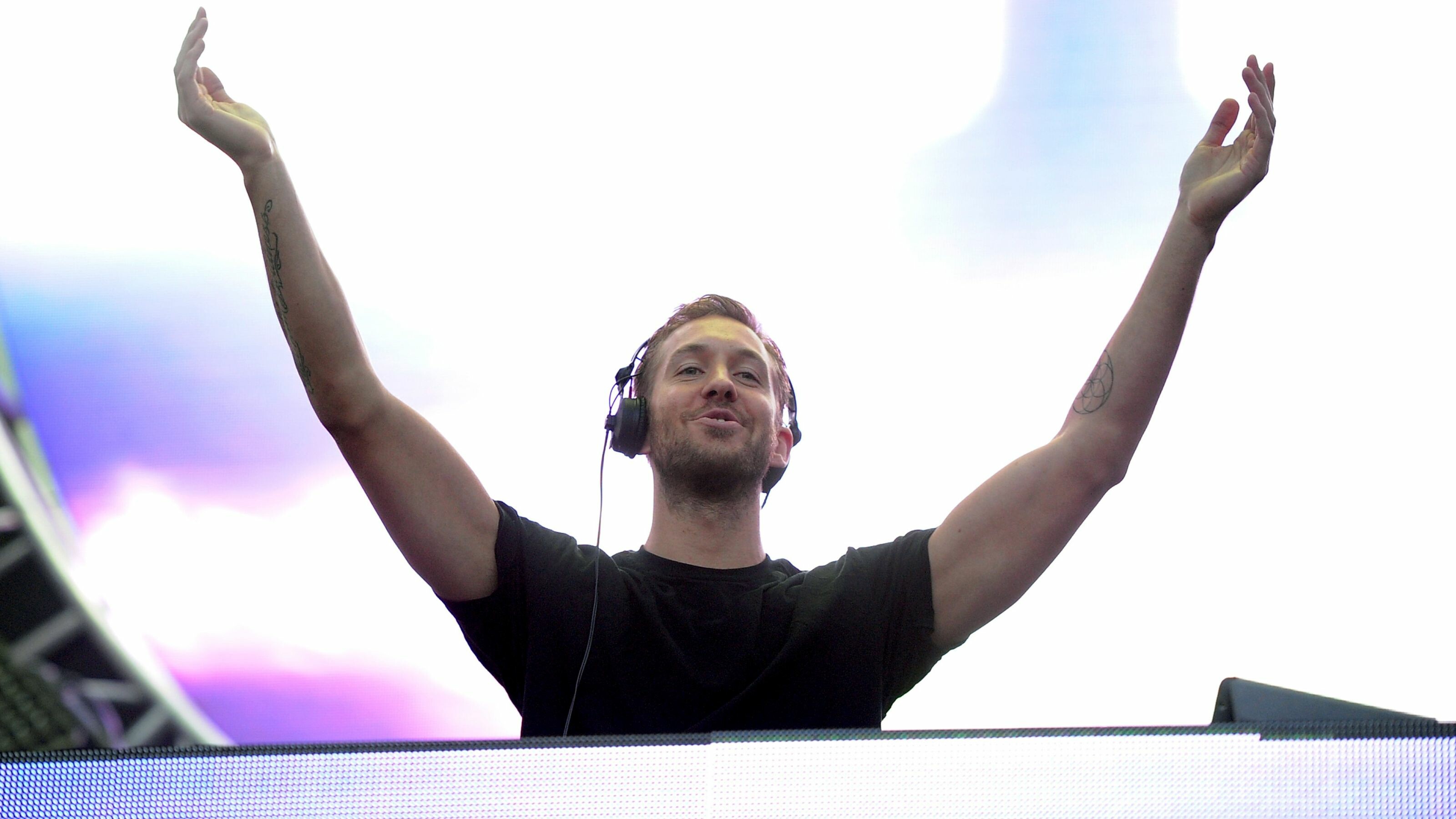Calvin Harris: "Merrymaking at My Place" was released as the third single from the singer's debut studio album. 3200x1800 HD Background.