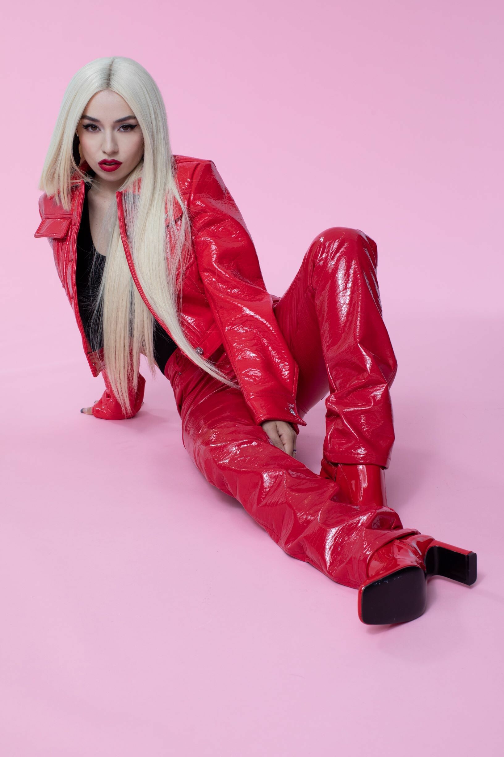 Ava Max: In March 2020, the singer released the song "Kings & Queens". 1640x2450 HD Wallpaper.
