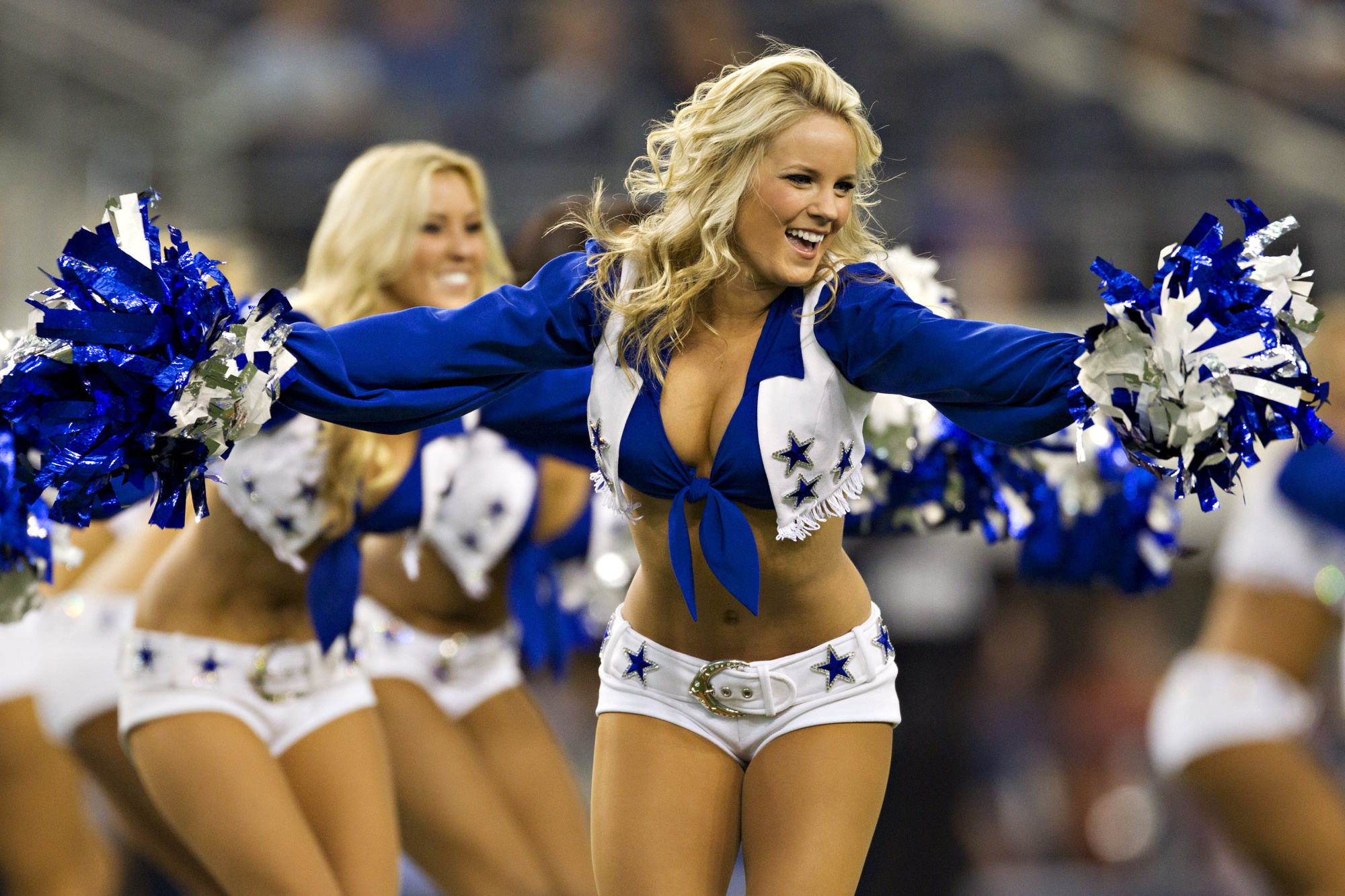 Dallas Cowboys: The first sports team to be valued at $4 billion, NFL. 2000x1340 HD Wallpaper.
