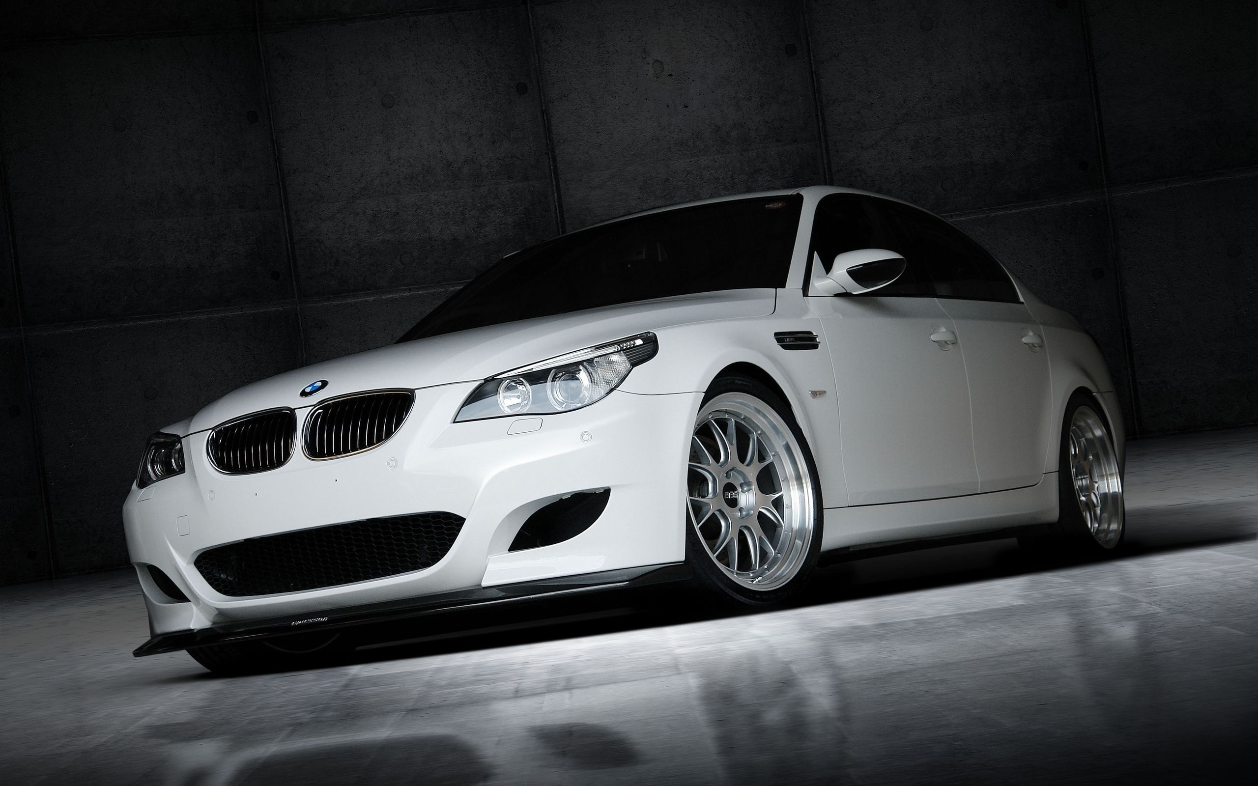 BMW E60, BMW M5, Grey background, BMW, 2560x1600 HD Desktop