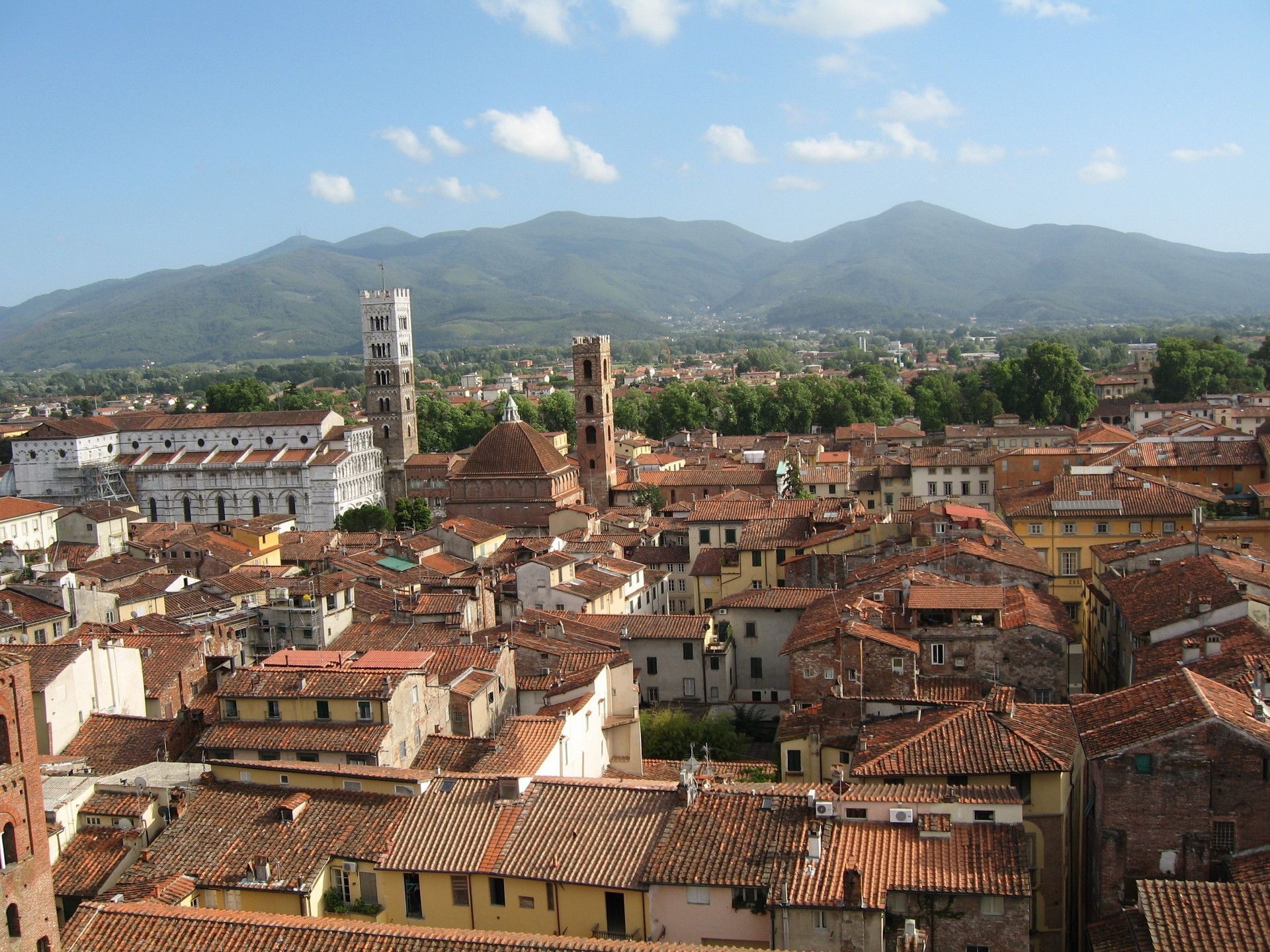 Lucca's charm, Stunning visuals, Breathtaking landscapes, Italian cityscape, 1920x1440 HD Desktop