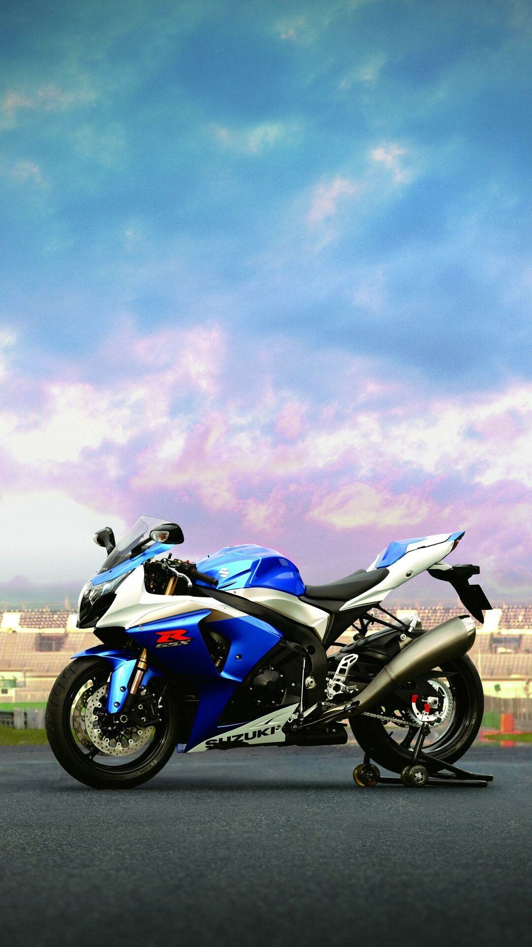 GSX-R: The first single-cylinder Gixxer, the 125 cc (7.6 cu in) 125 model was introduced at the 2016 Intermot. 1080x1920 Full HD Background.
