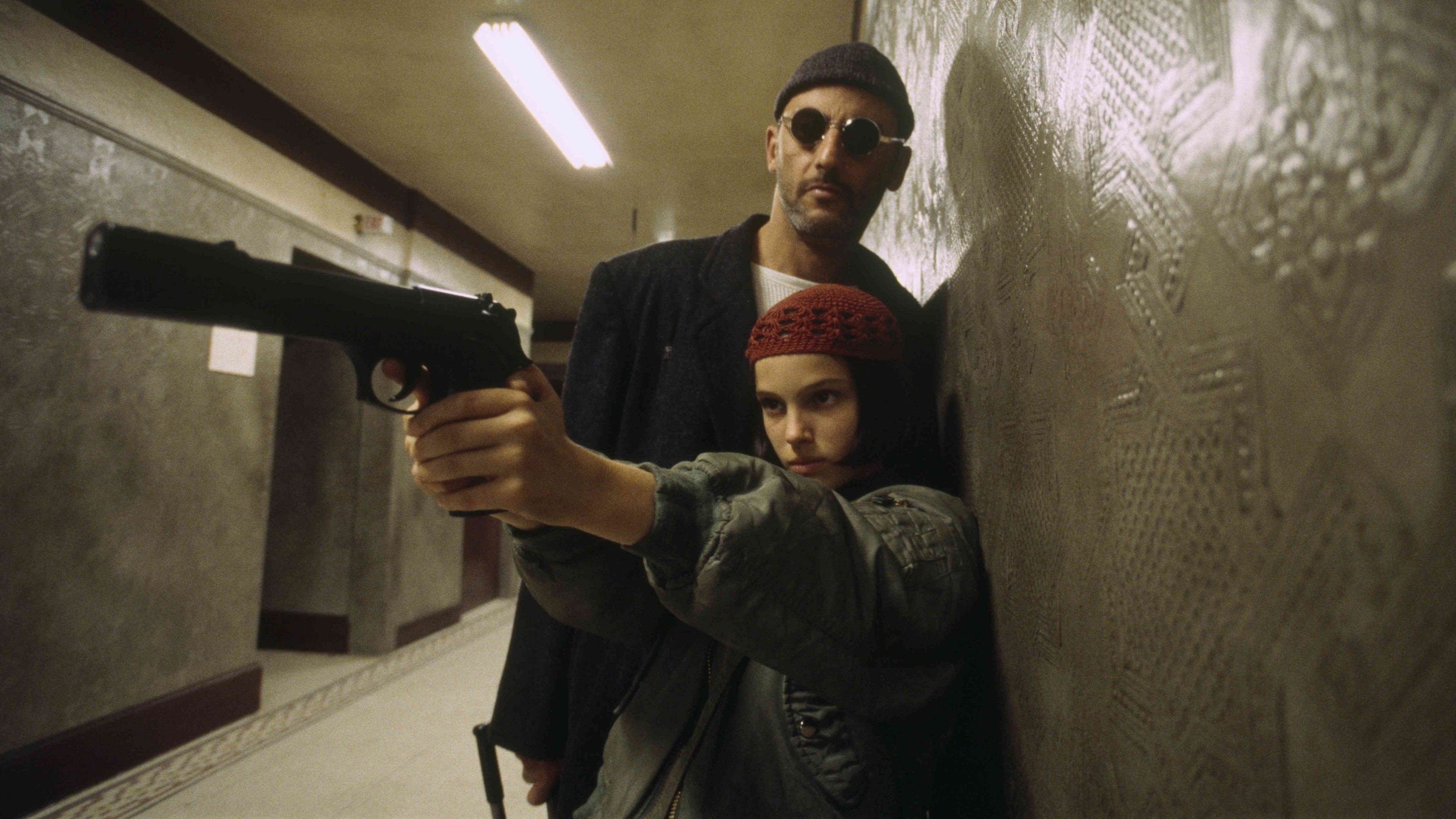 Leon: Jean Reno, Natalie Portman as Mathilda Lando, Movie. 3840x2160 4K Background.