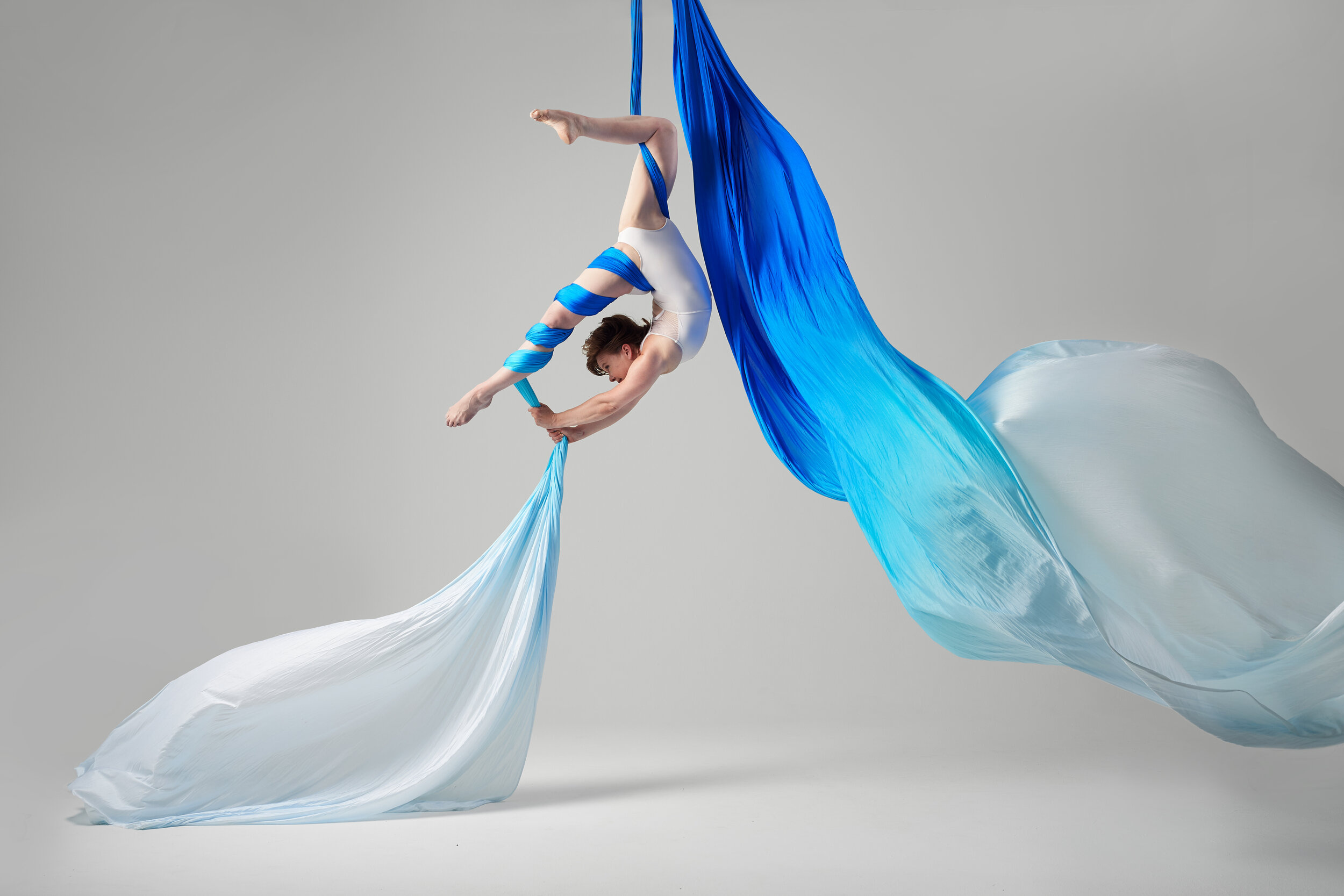 Aerial Silks: Caroline Dignes, An interdisciplinary artist who uses the mediums of textiles and contemporary circus. 2500x1670 HD Wallpaper.