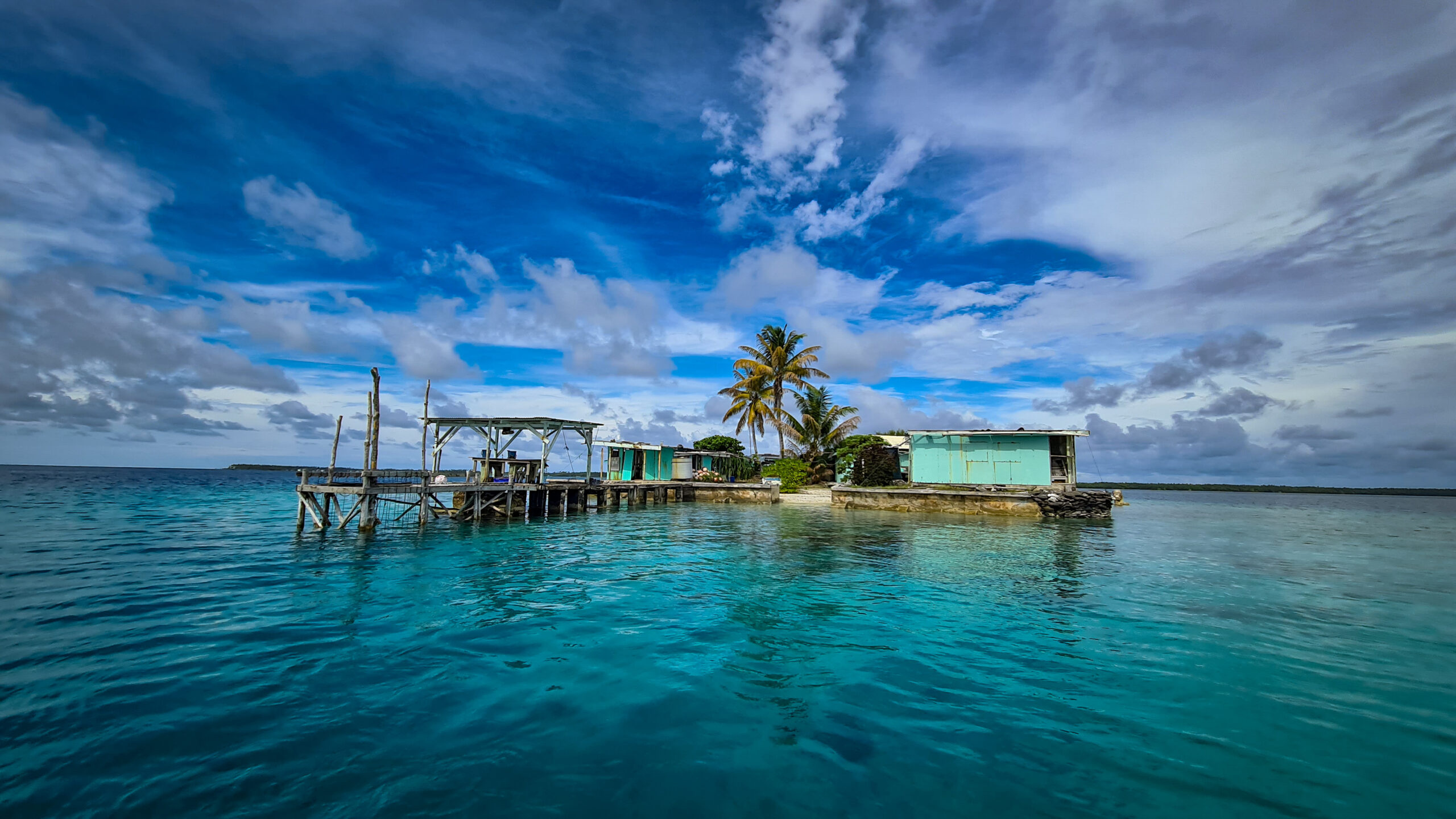 Avarua reminiscing, Cook Islands pearls, Island beauty, Manihiki memories, 2560x1450 HD Desktop