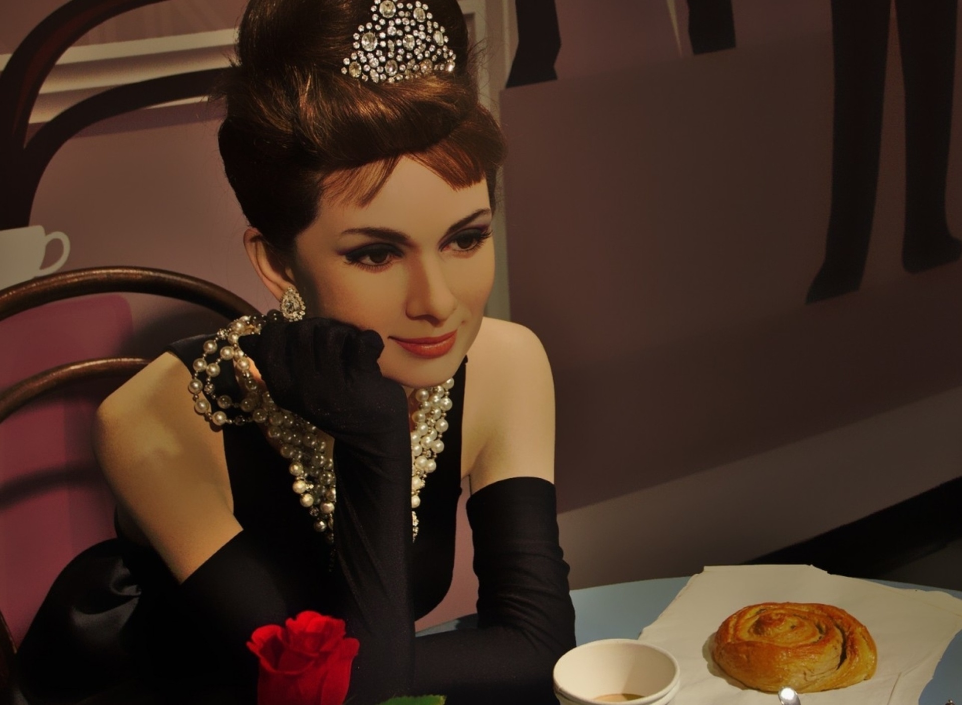 Breakfast at Tiffany's, Audrey Hepburn wallpaper, Acer Iconia Tab A501, Mobile device, 1920x1410 HD Desktop