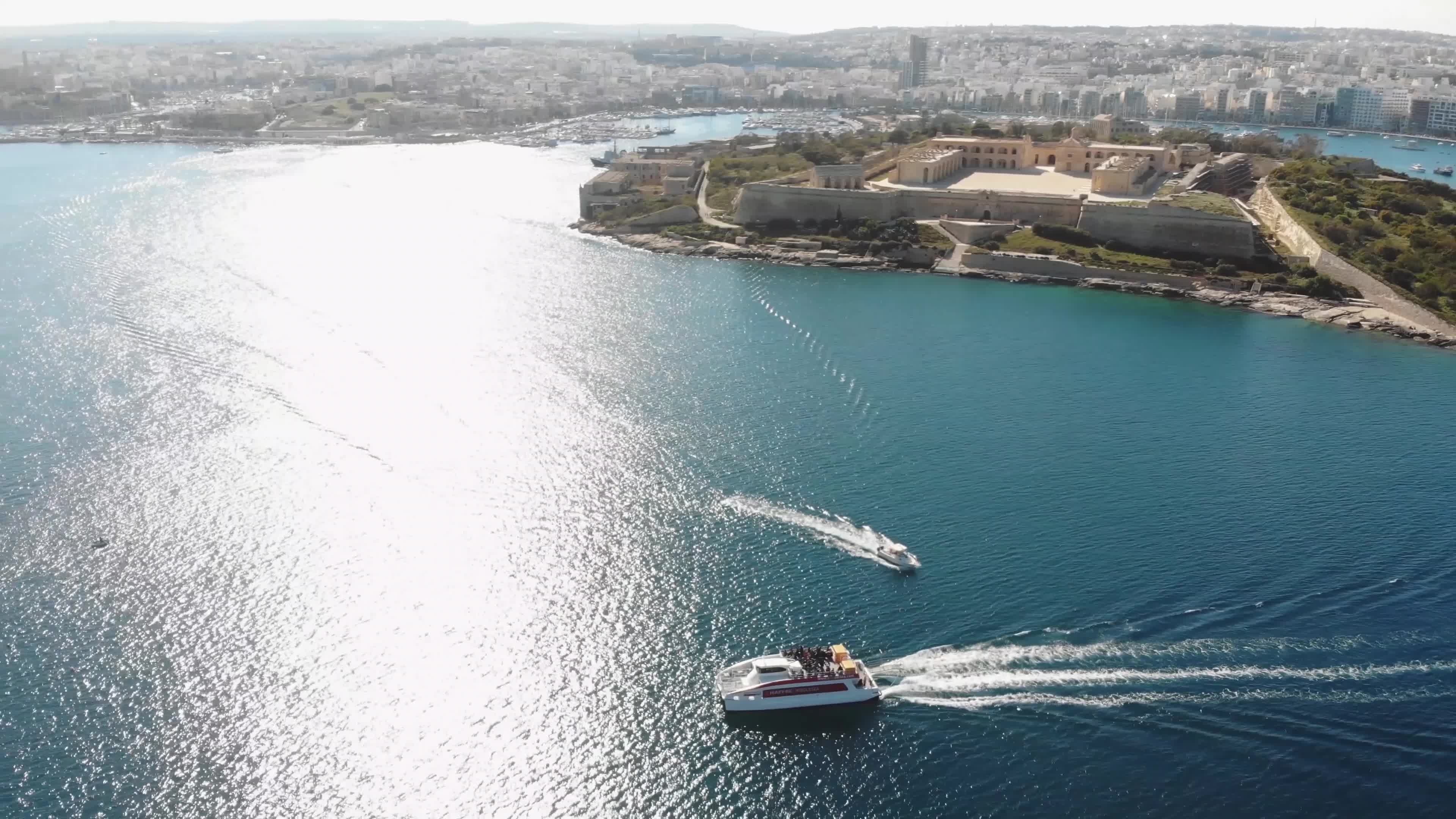 Valletta, Malta, Touristic boats, Pristine Mediterranean sea, 3840x2160 4K Desktop