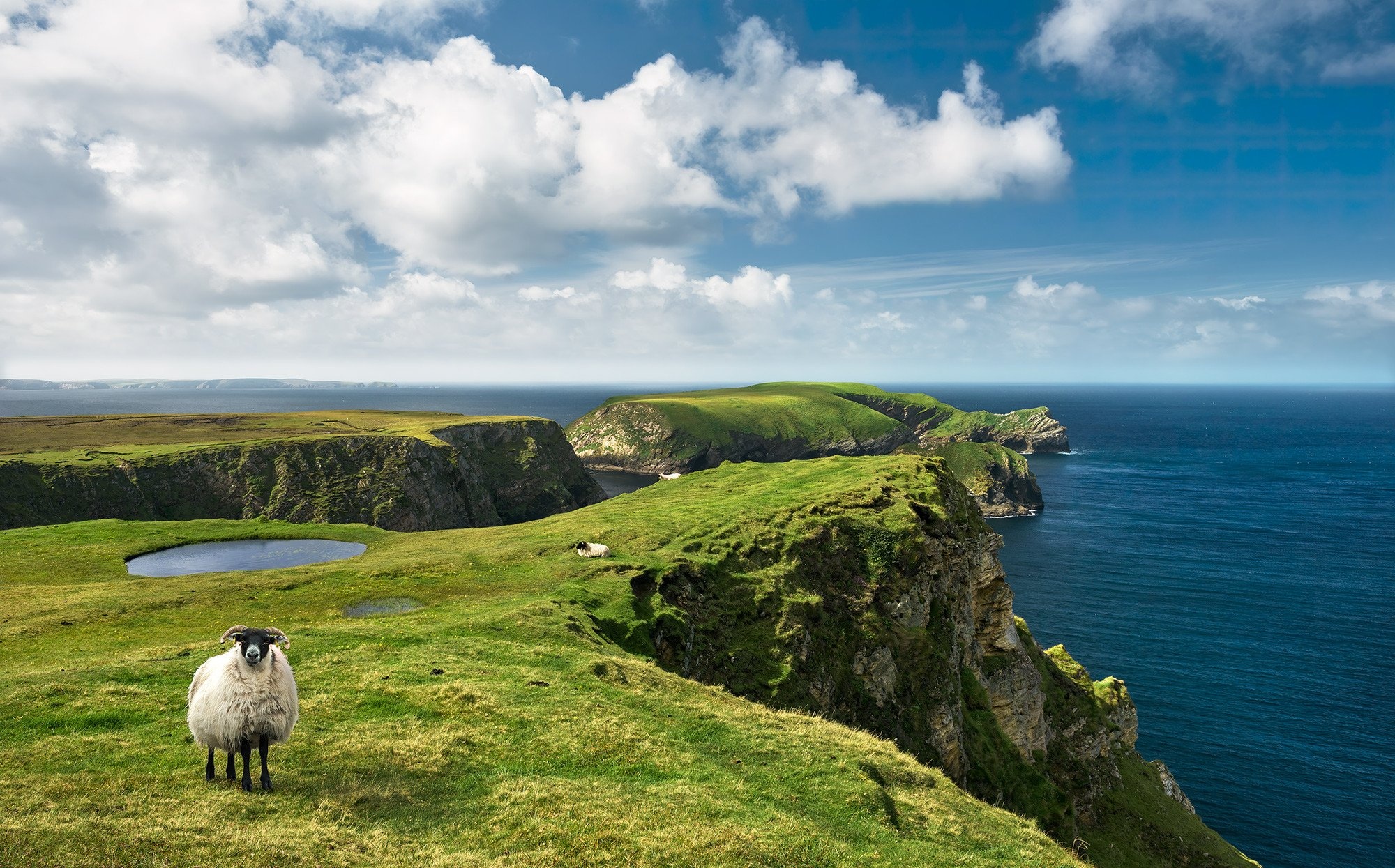 Ireland's charm, HD wallpapers, Enchanting landscapes, Irish pride, 2000x1250 HD Desktop