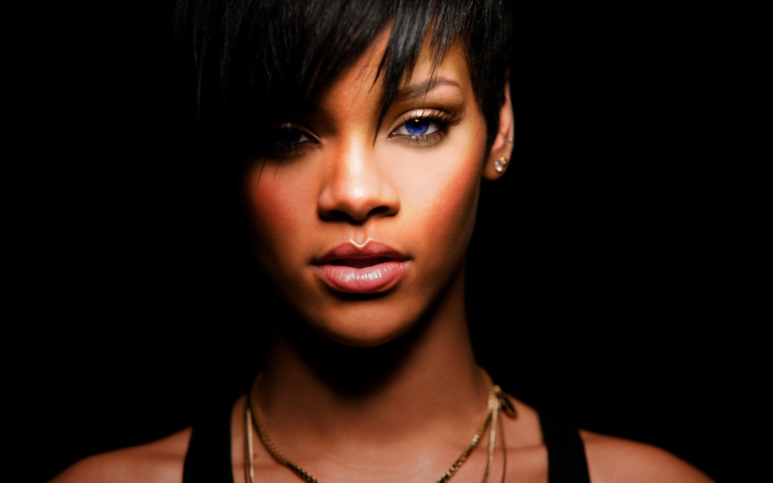 Rihanna: Celebrity, Fenty, Grew up in Barbados with a Barbadian father and a Guyanese mother. 2560x1600 HD Background.