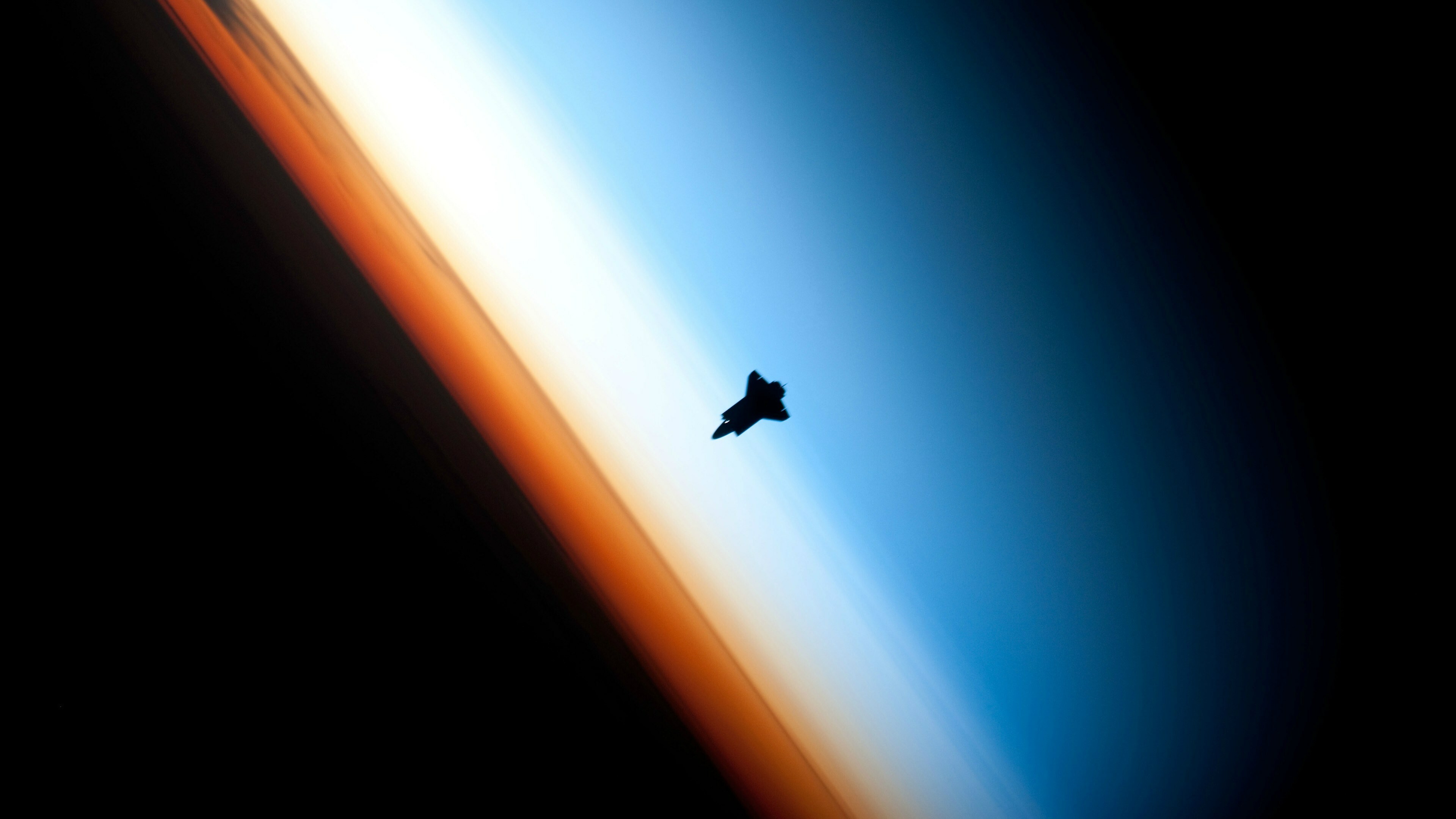 Space Shuttle: Silhouette, NASA orbiter vehicle, Horizon, Atmosphere. 3840x2160 4K Background.