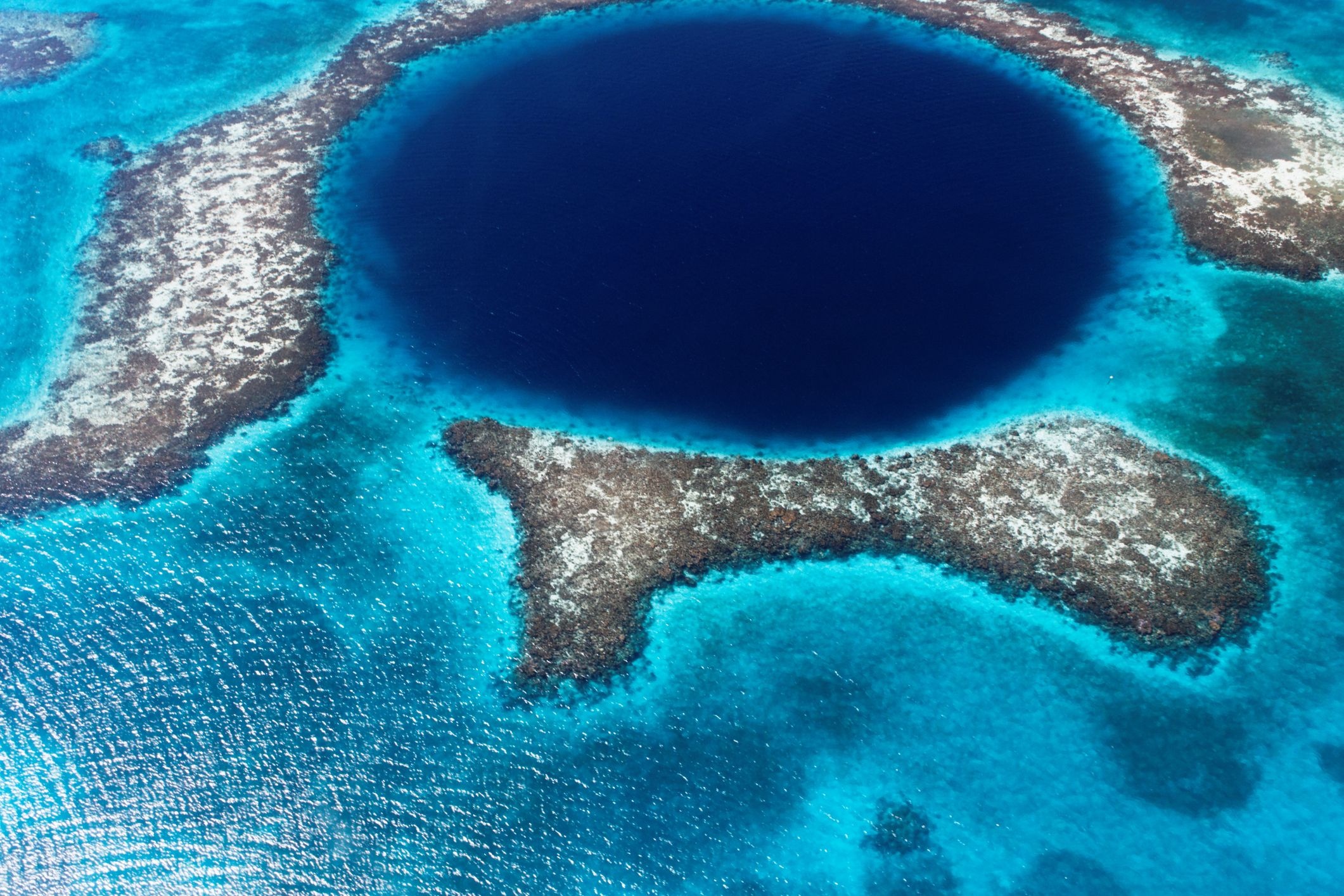 Mysterious tracks, Great Blue Hole, Unearthed secrets, Ancient mystery, 2130x1420 HD Desktop