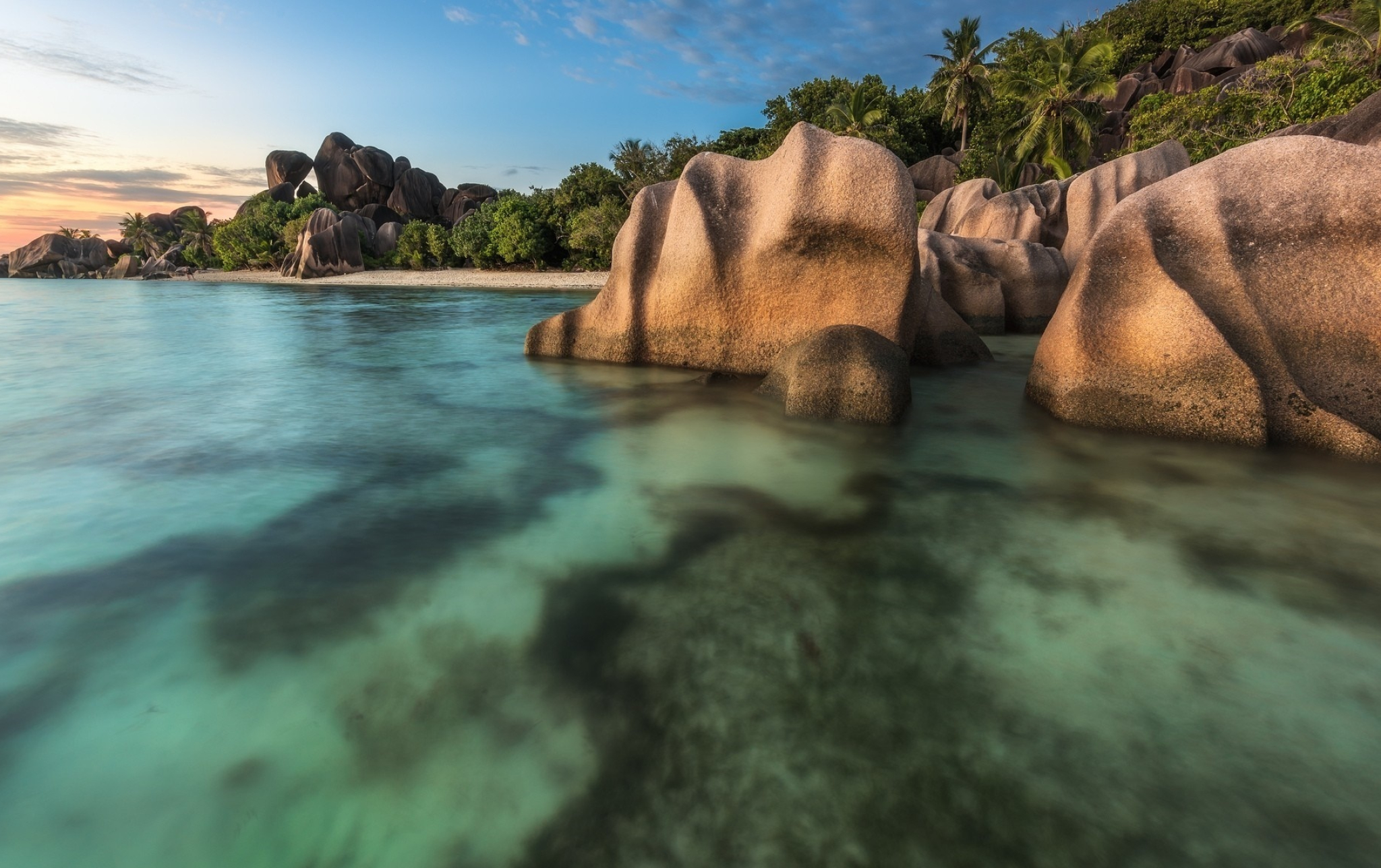 La Digue charm, Ocean vistas, Palm-fringed shores, Nature's allure, 2050x1290 HD Desktop