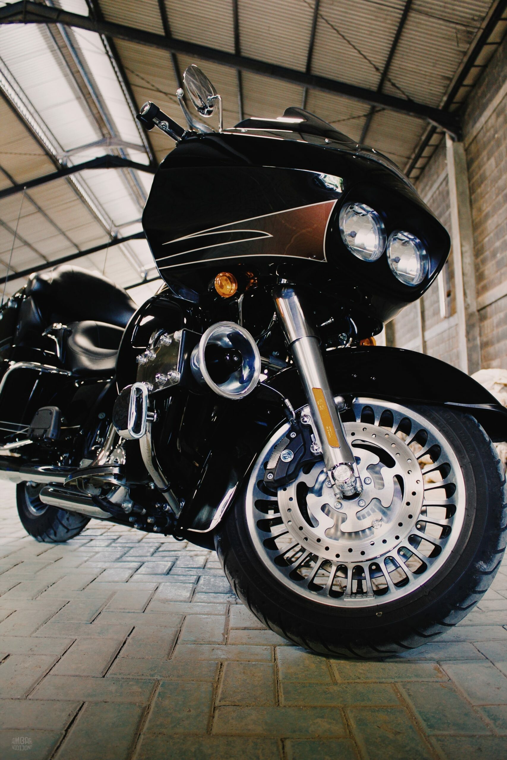 Harley-Davidson Glide: A tradition-minded 118-year-old motorcycle manufacturer, H-D bike. 1710x2560 HD Background.