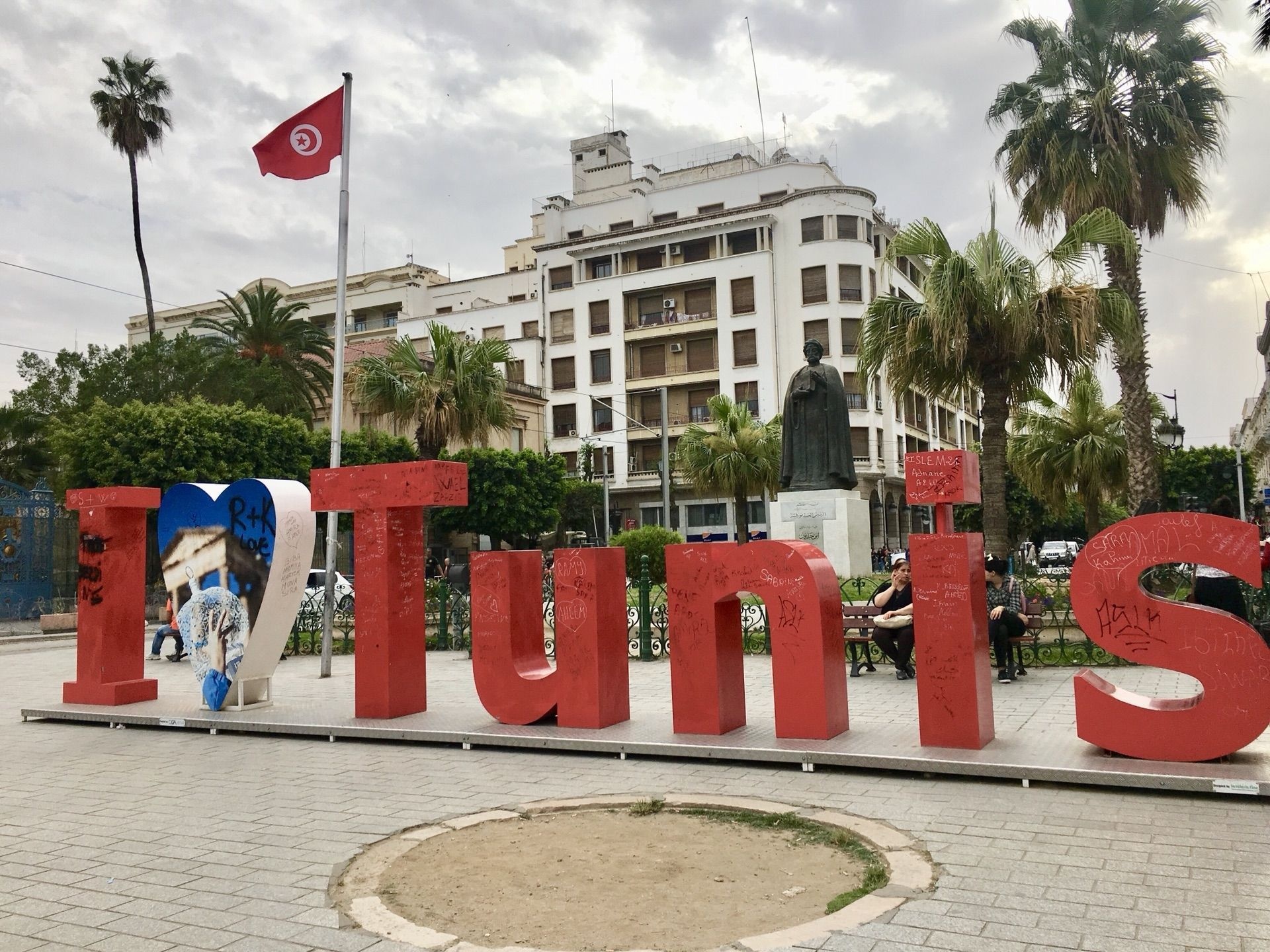 Tunis, Avenue Habib Bourguiba, Travel reviews, 1920x1440 HD Desktop