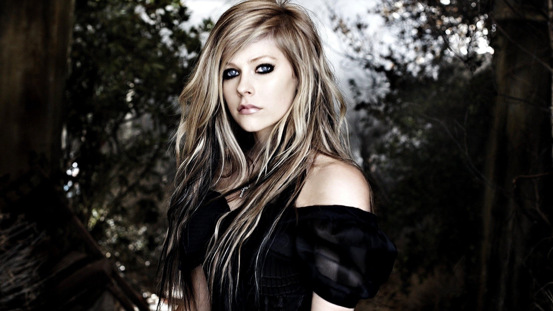 Avril Lavigne, Dress, Forest, Make up look, 1920x1080 Full HD Desktop