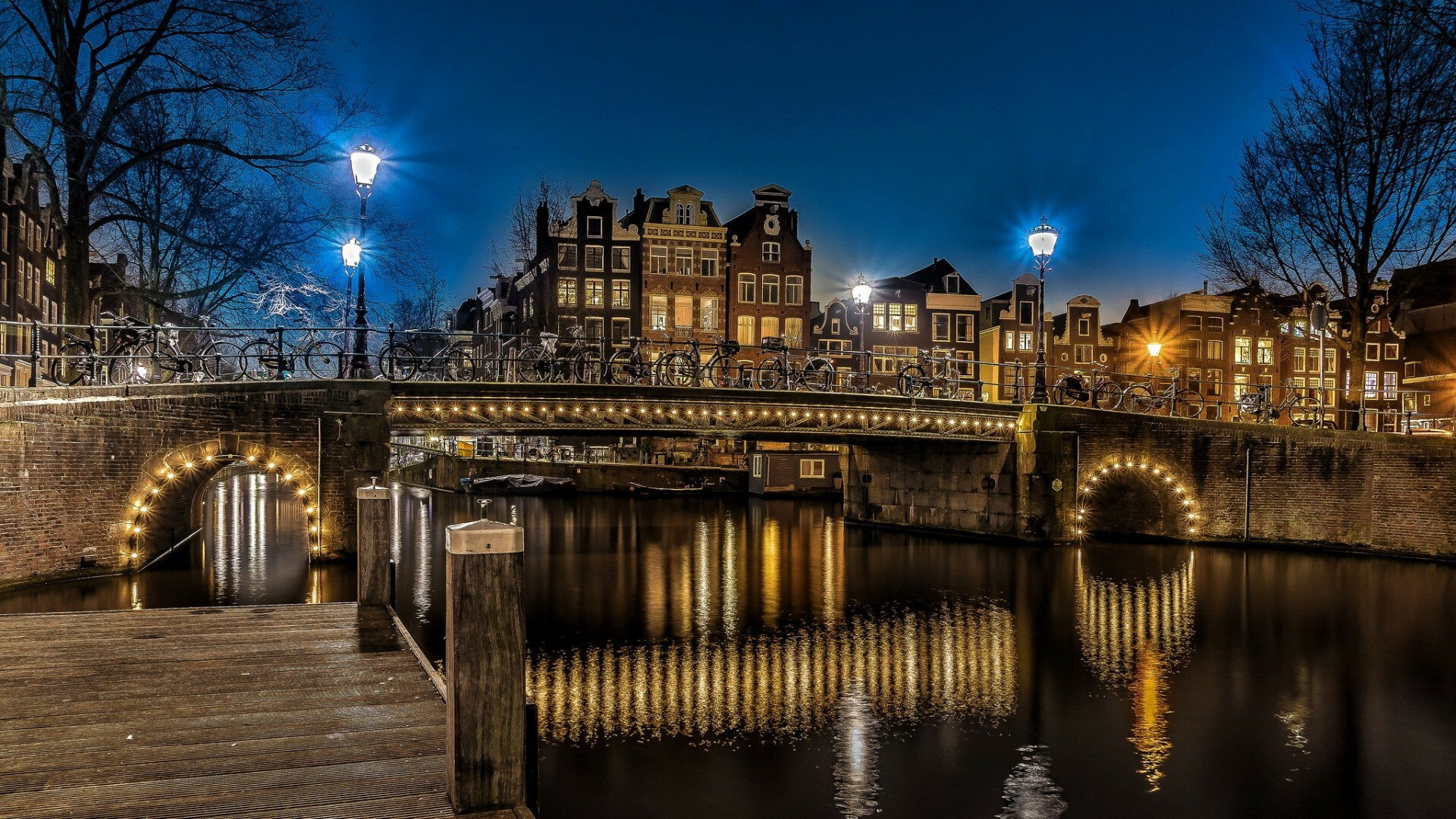 Netherlands: The Brouwersgracht, A canal in Amsterdam that connects the Singel with the Singelgracht. 1920x1080 Full HD Wallpaper.