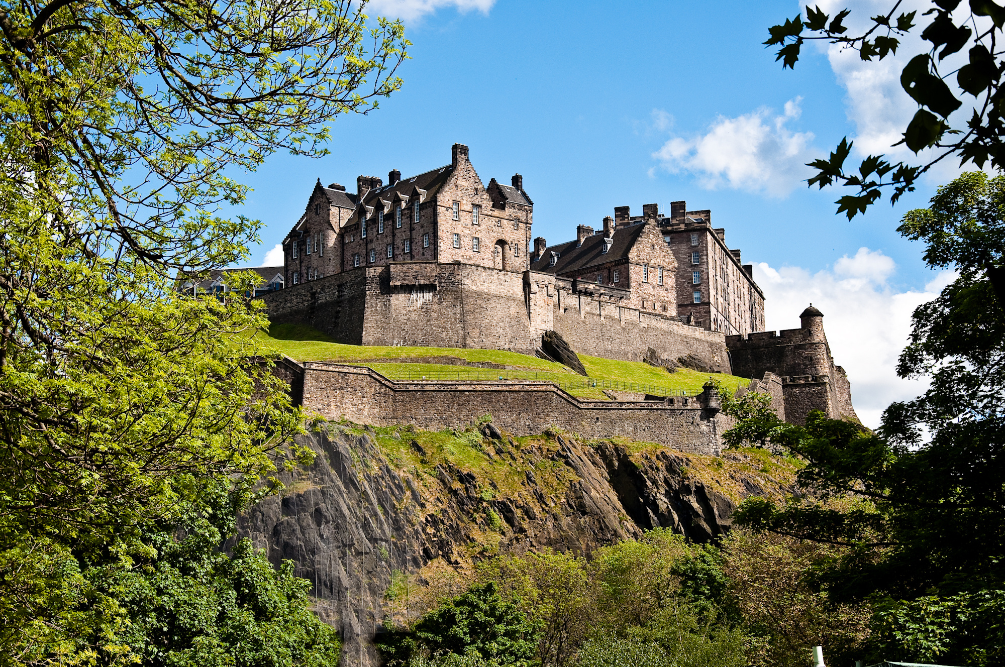Edinburgh Castle, Travels, Iconic castle, Thousand wonders, 2000x1330 HD Desktop