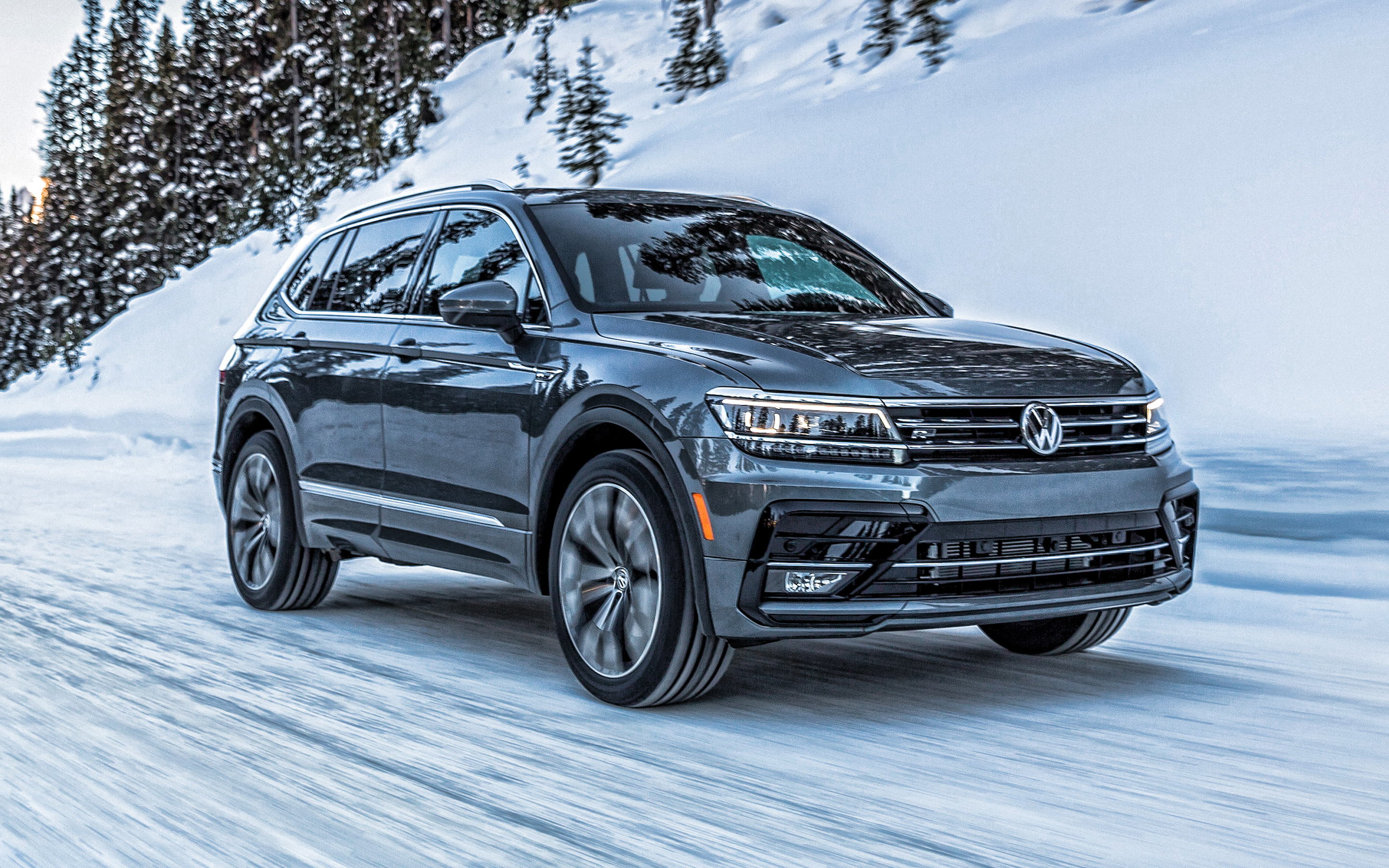 Volkswagen Tiguan 2019, Striking and stylish, All-weather capability, Versatile and spacious, 2880x1800 HD Desktop