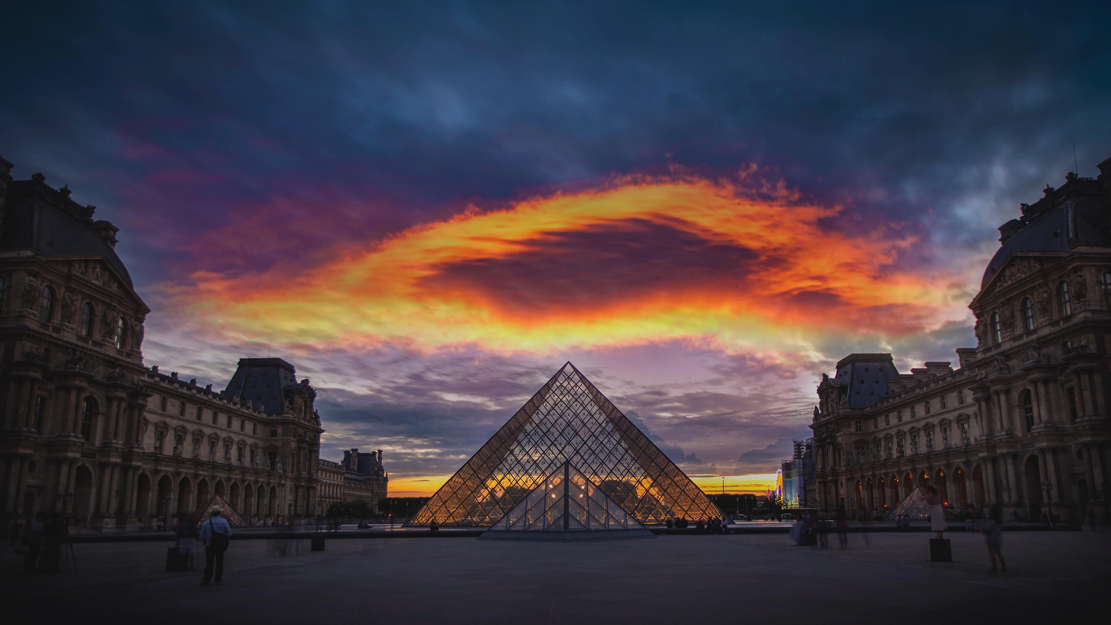 Iconic pyramid structure, Stunning architectural feat, Impressive Louvre photo, Breathtaking wallpaper, 3840x2160 4K Desktop