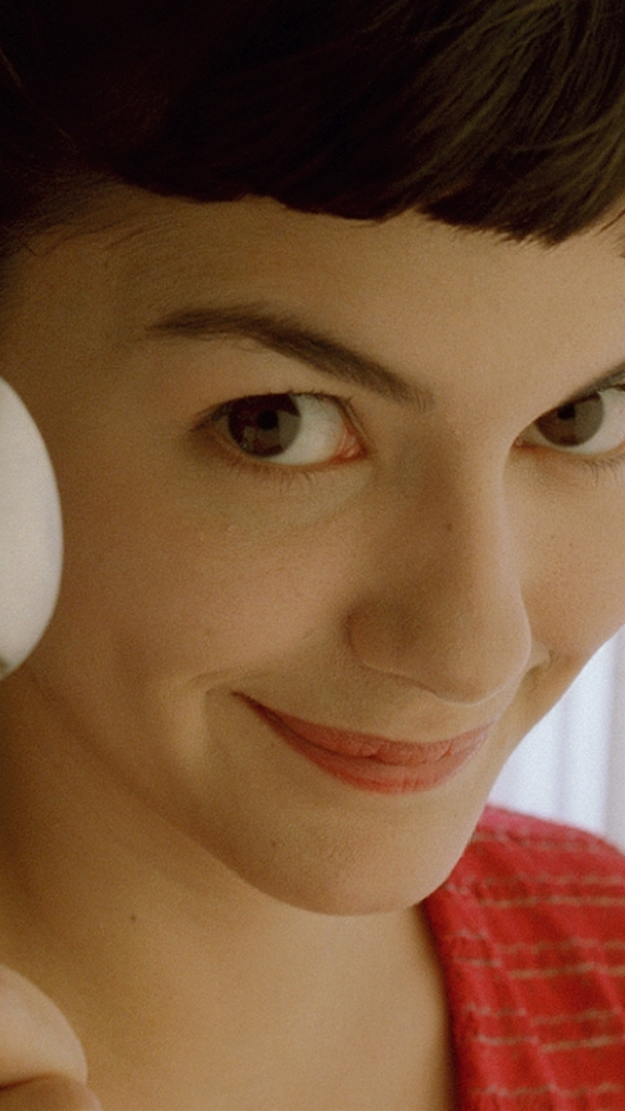 Audrey Tautou: Audrey Tautou As Amelie Poulain, French Movie, Chicago Film Critics Association Award for Most Promising Performer. 1250x2210 HD Wallpaper.