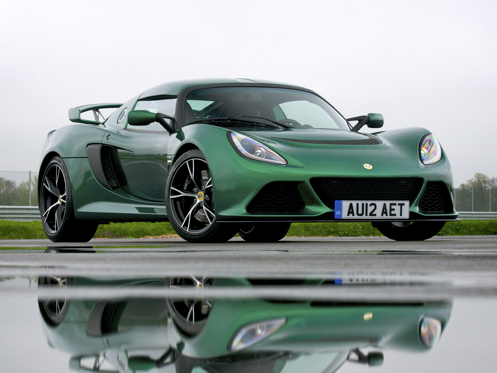 Lotus Exige, Green auto beauty, Front headlights, Automotive perfection, 2050x1540 HD Desktop