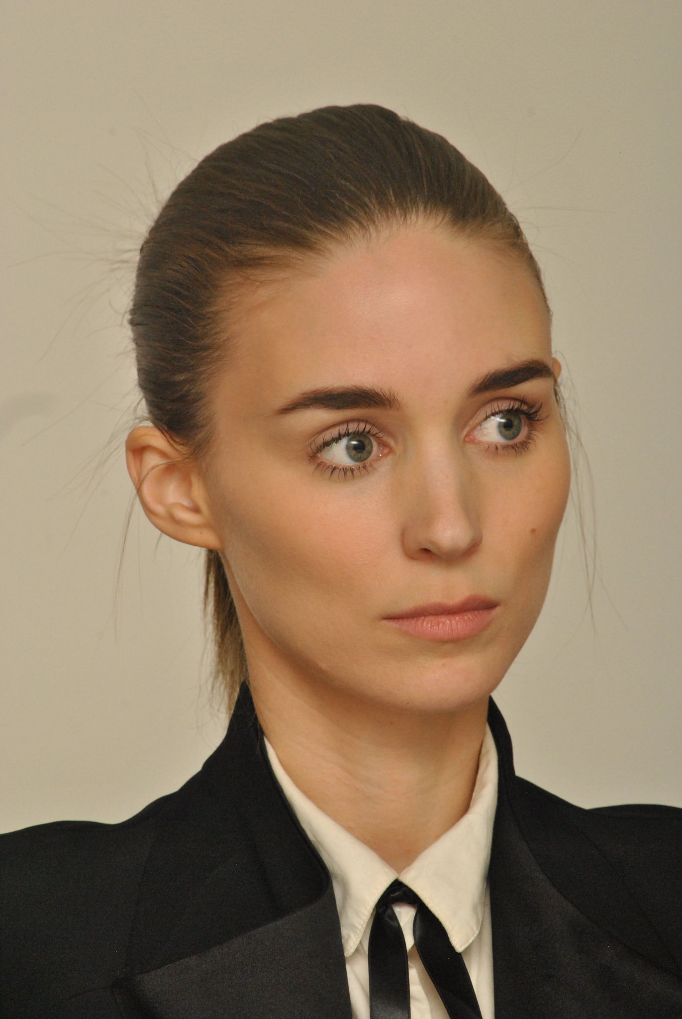 Rooney Mara, Celebrity wallpapers, HQ pictures, 4K resolution, 1380x2050 HD Phone