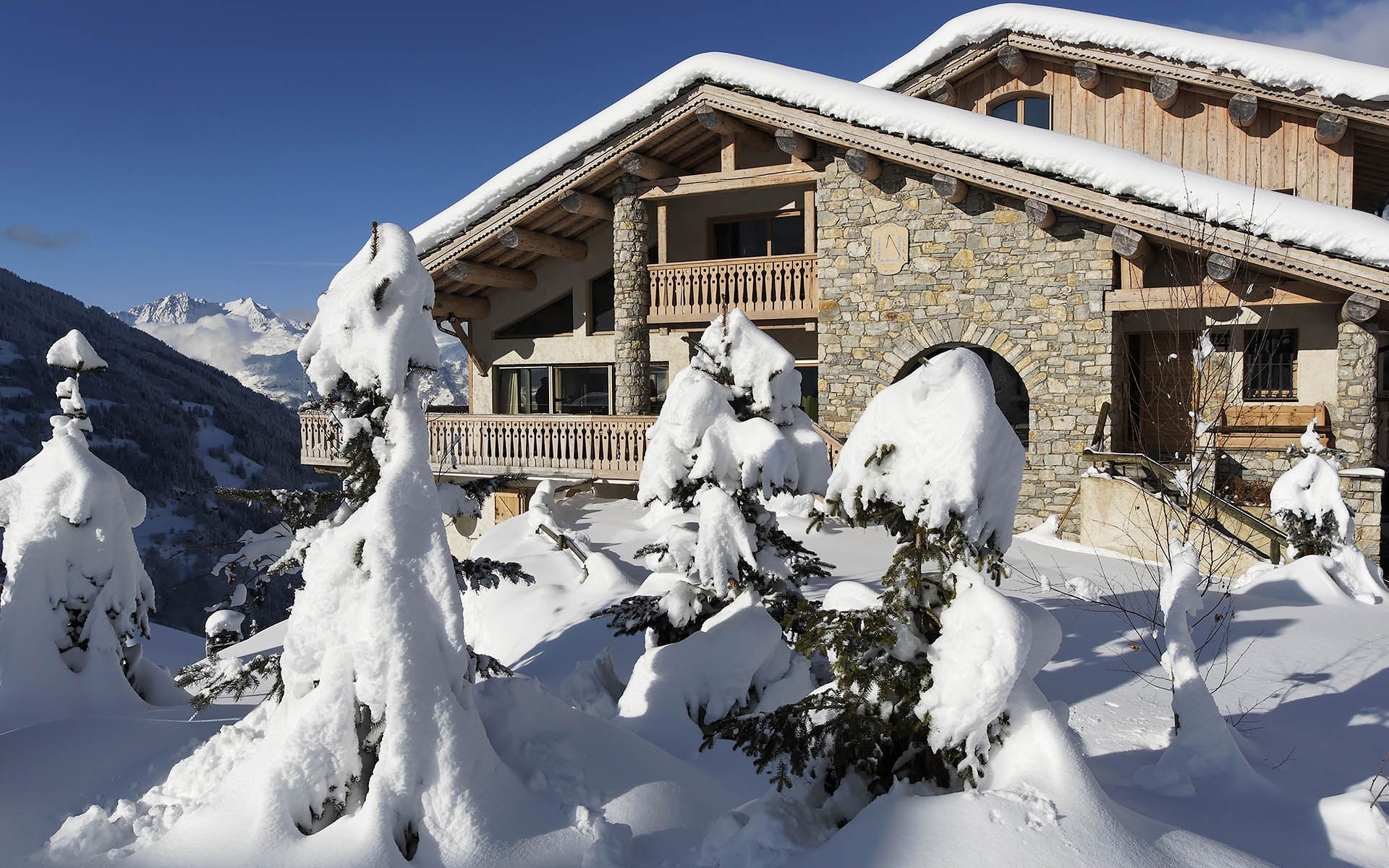 Courchevel travels, Ski lodge, Alpine retreats, Cozy atmospheres, 1920x1200 HD Desktop