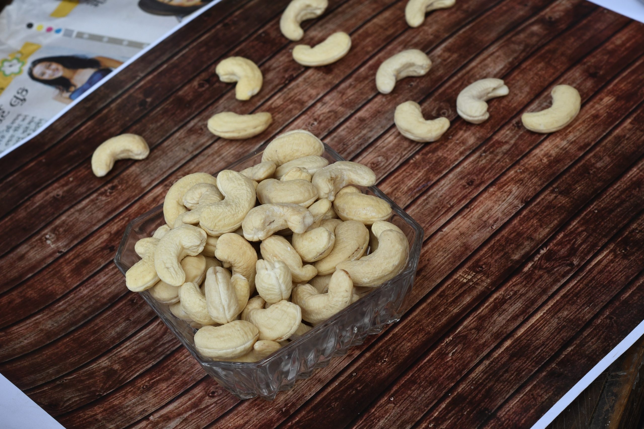 Cashew Nuts: The seeds commonly used in South and Southeast Asian cuisine. 2560x1710 HD Wallpaper.