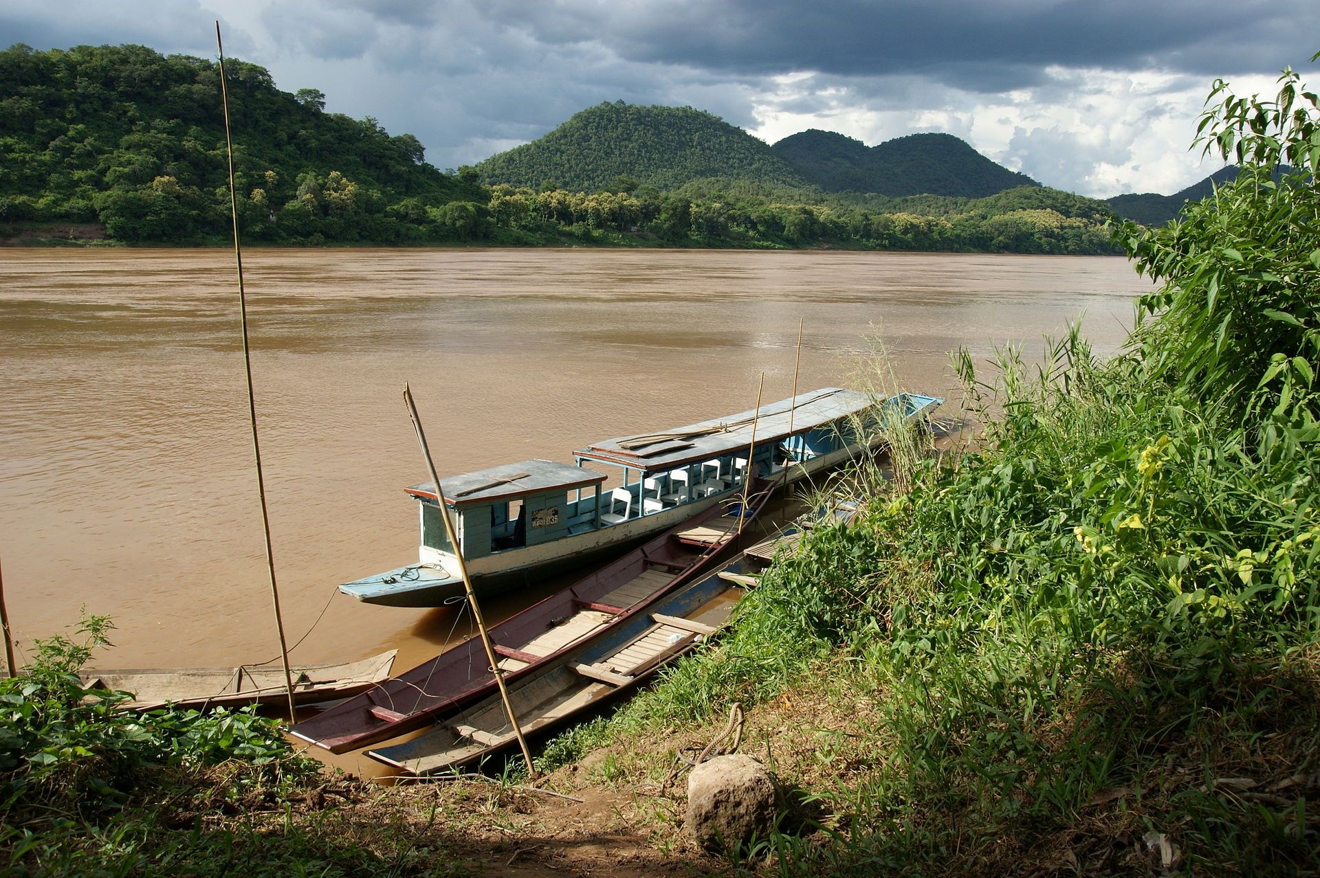 Mekong River, Sampan boat, Asian river pirates, Brunei adventure, 1920x1280 HD Desktop