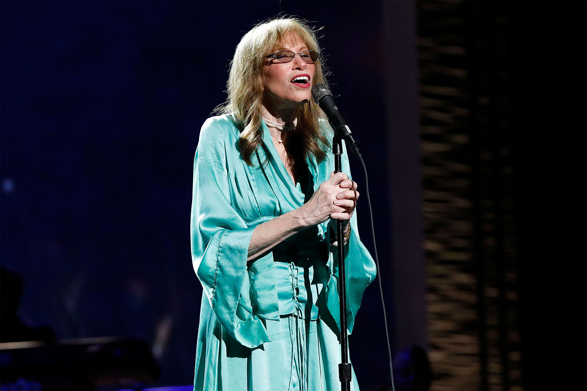 Carly Simon, Rock and Roll Hall of Fame, Dolly Parton, Inducted, 2000x1340 HD Desktop