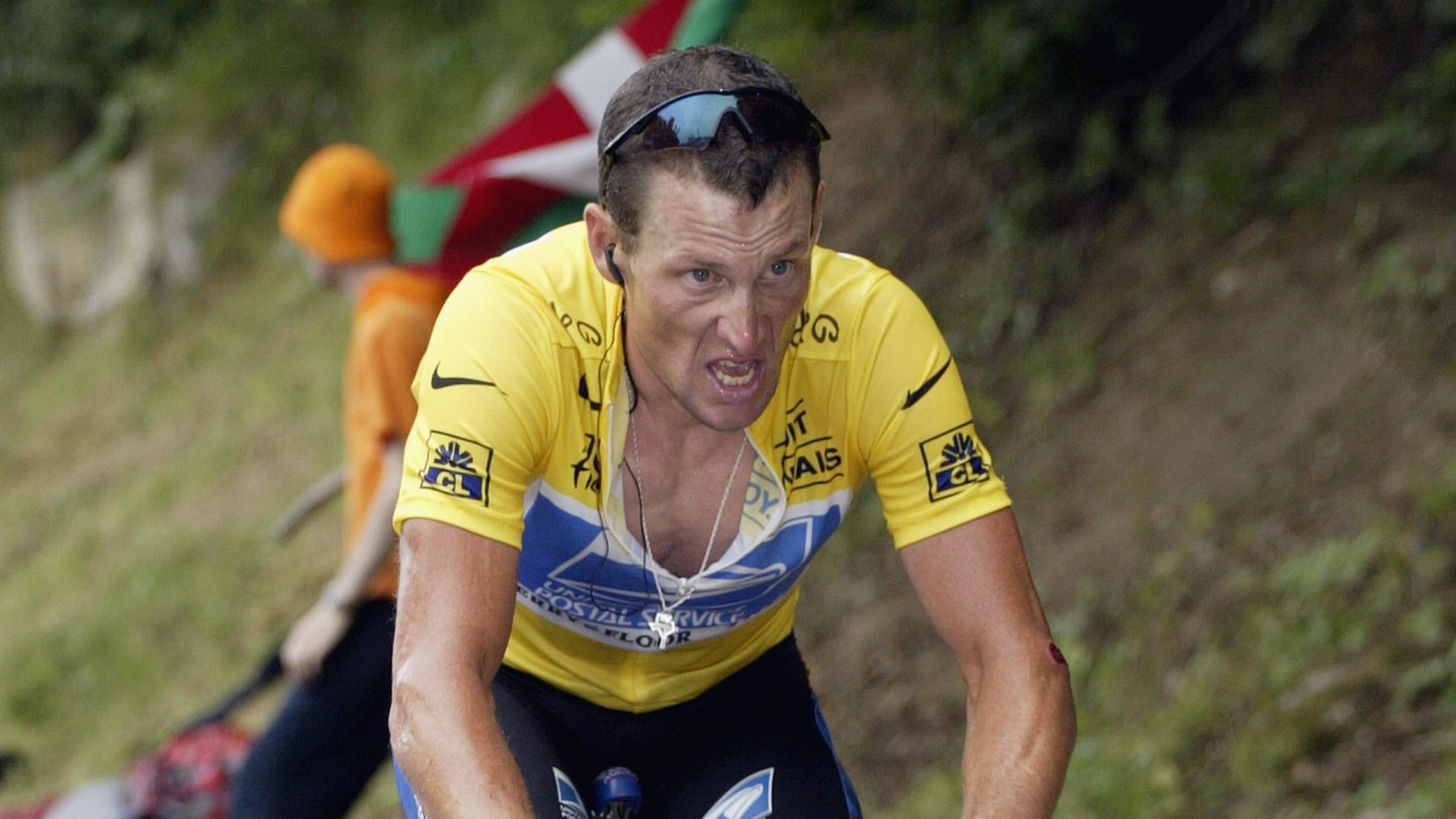 Lance Armstrong, Iconic ascent, Cycling triumph, Memorable race, 2560x1440 HD Desktop