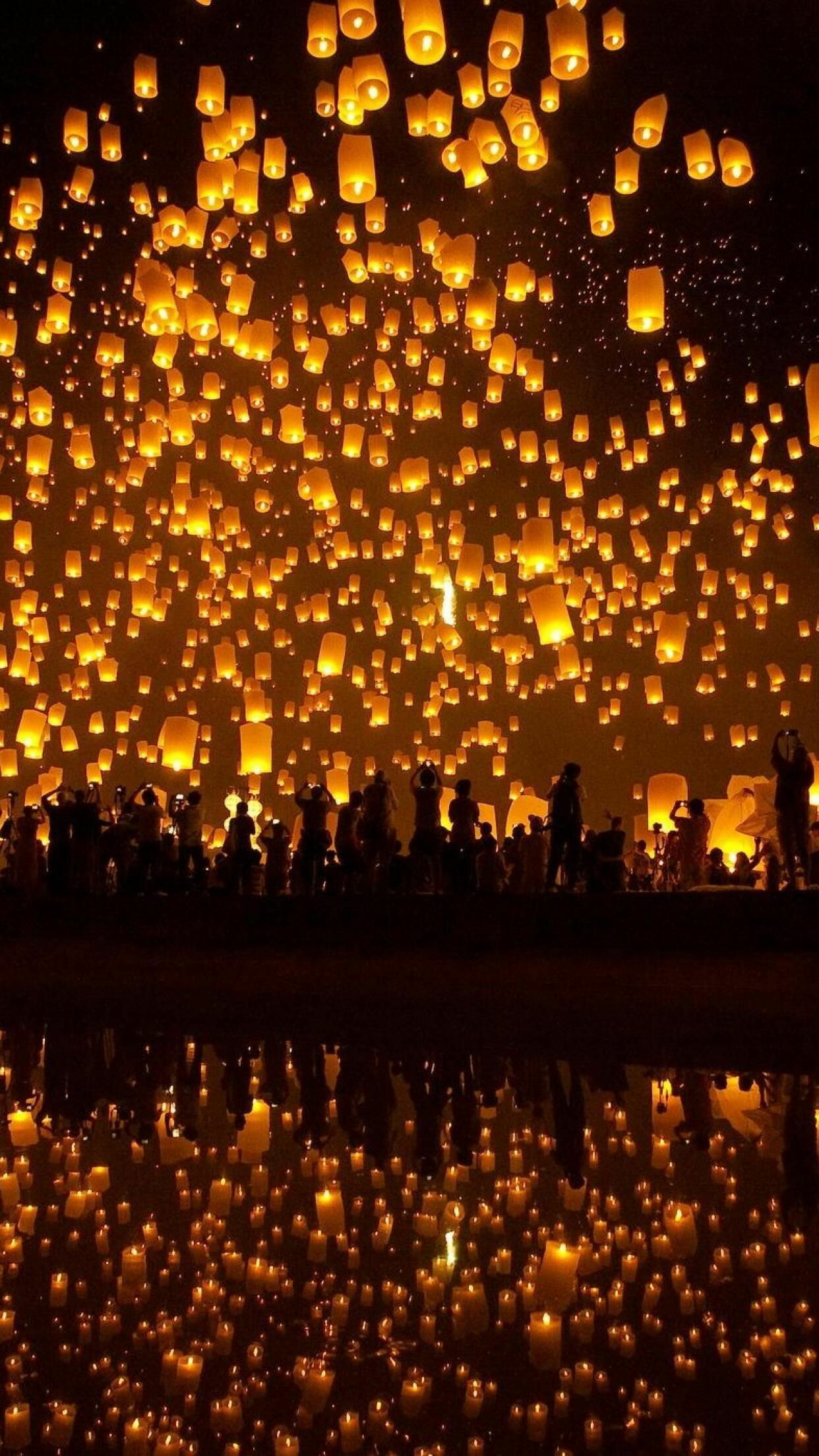 Lanterns: Yi Peng festival in Tudongkasatan Lanna, Paper lamps. 1250x2210 HD Background.