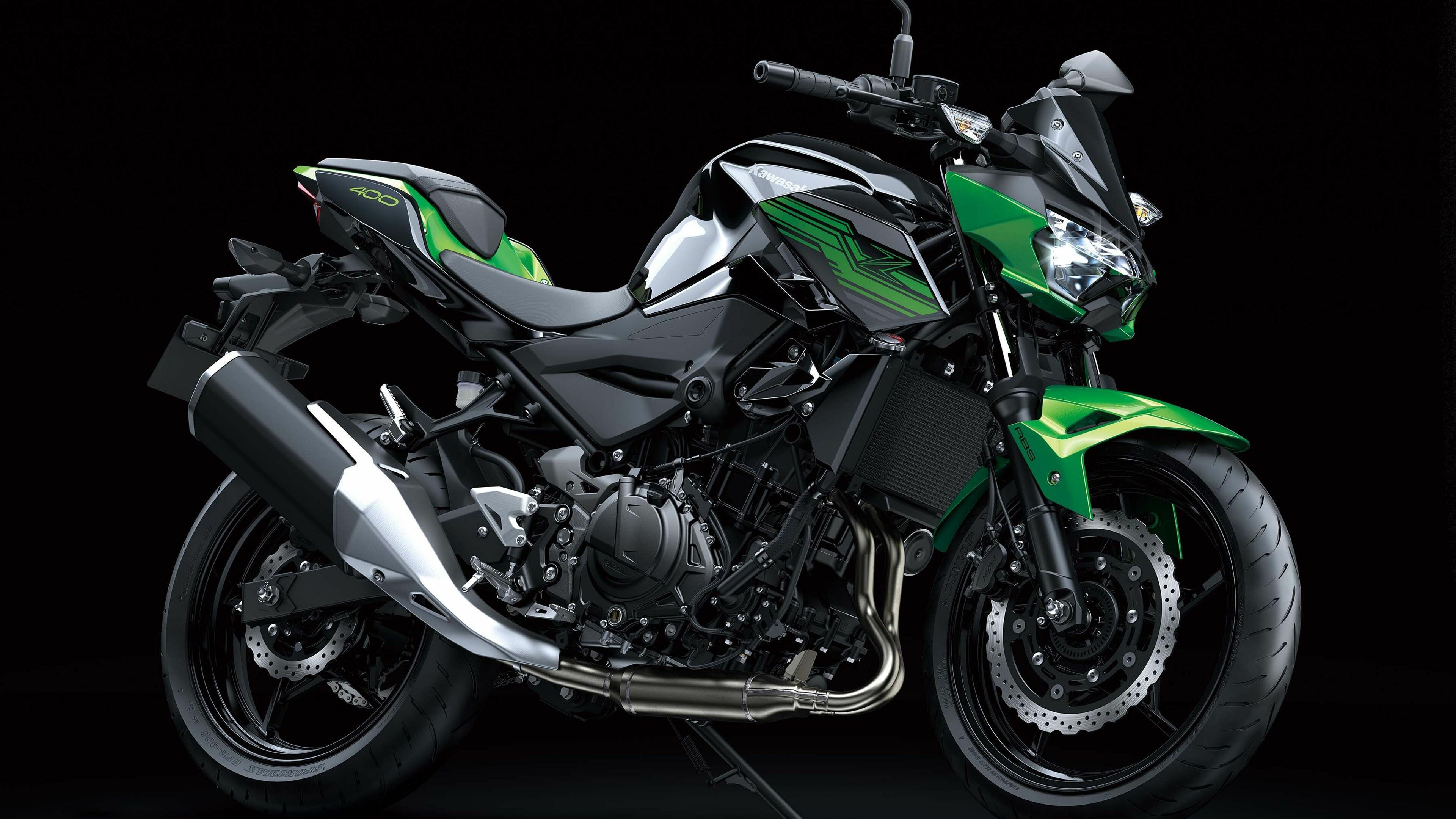 Kawasaki: A 399 cc Z series standard motorcycle, Japanese company. 3840x2160 4K Background.