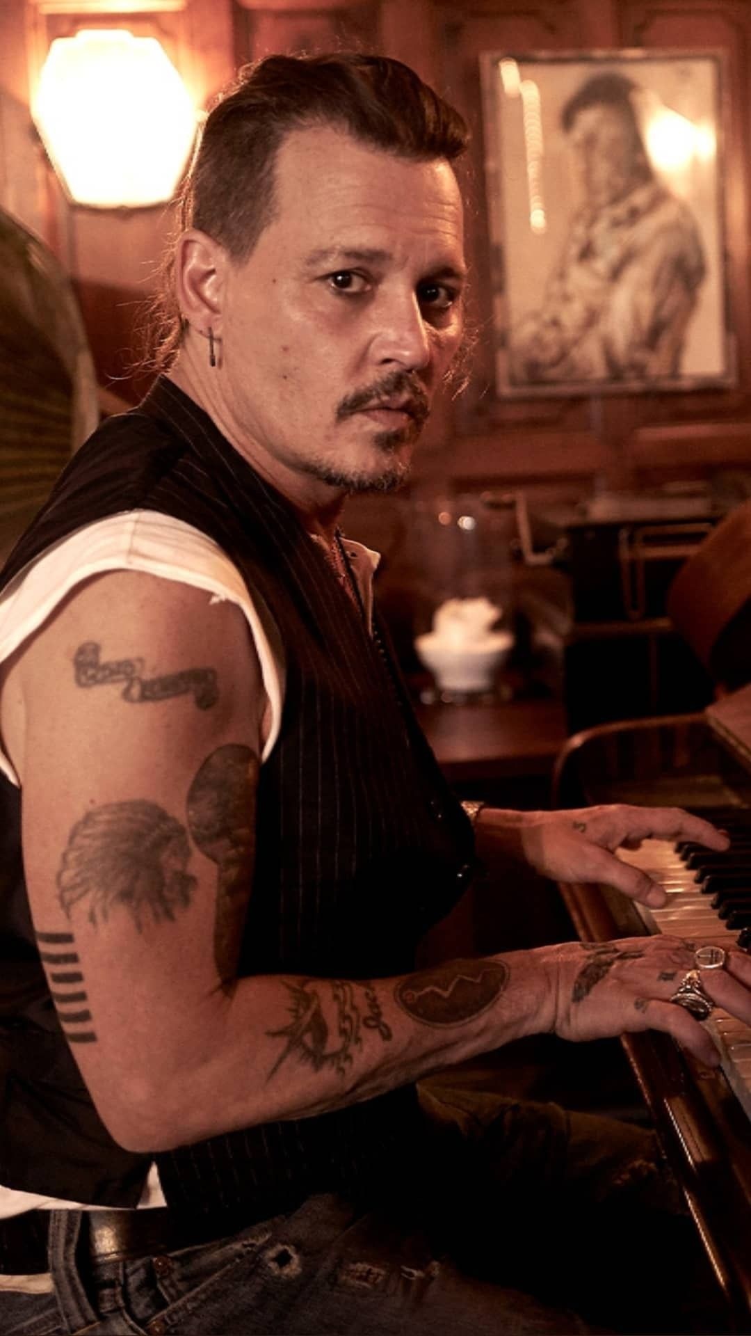 Johnny Depp: Starred in and co-produced his eighth film with Tim Burton, Dark Shadows (2012). 1080x1920 Full HD Background.