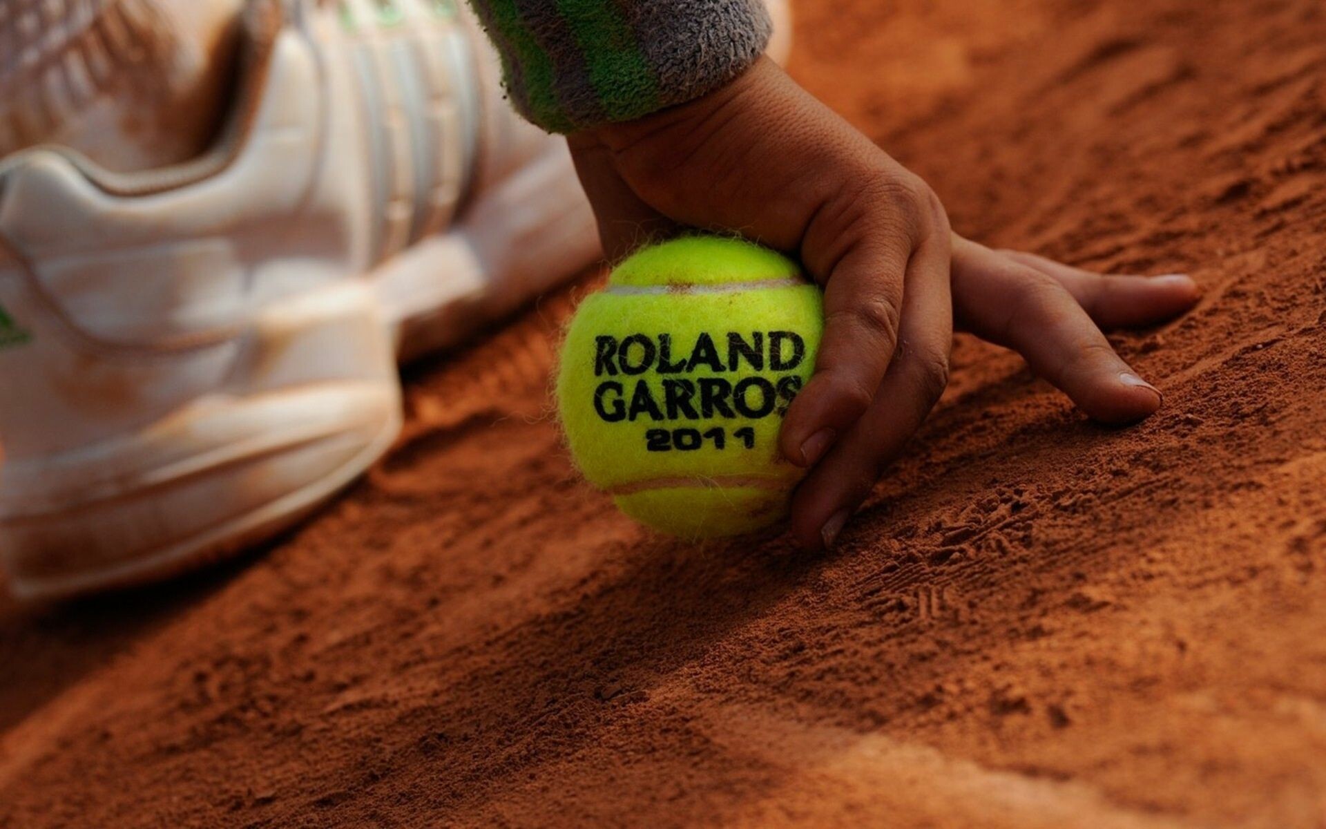Roland Garros magic, Clay court battles, Adrenaline-filled rallies, Tennis finesse, 1920x1200 HD Desktop