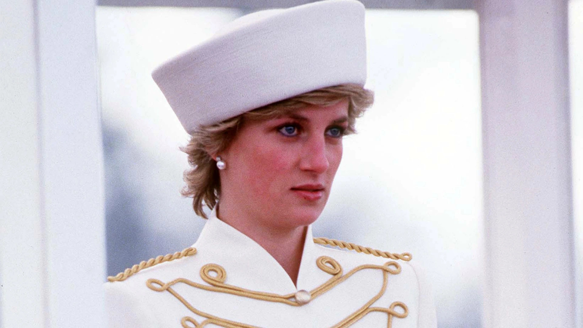 Princess Diana: Came to prominence in 1981 upon her engagement to Prince Charles, the eldest son of Queen Elizabeth II. 1920x1080 Full HD Wallpaper.