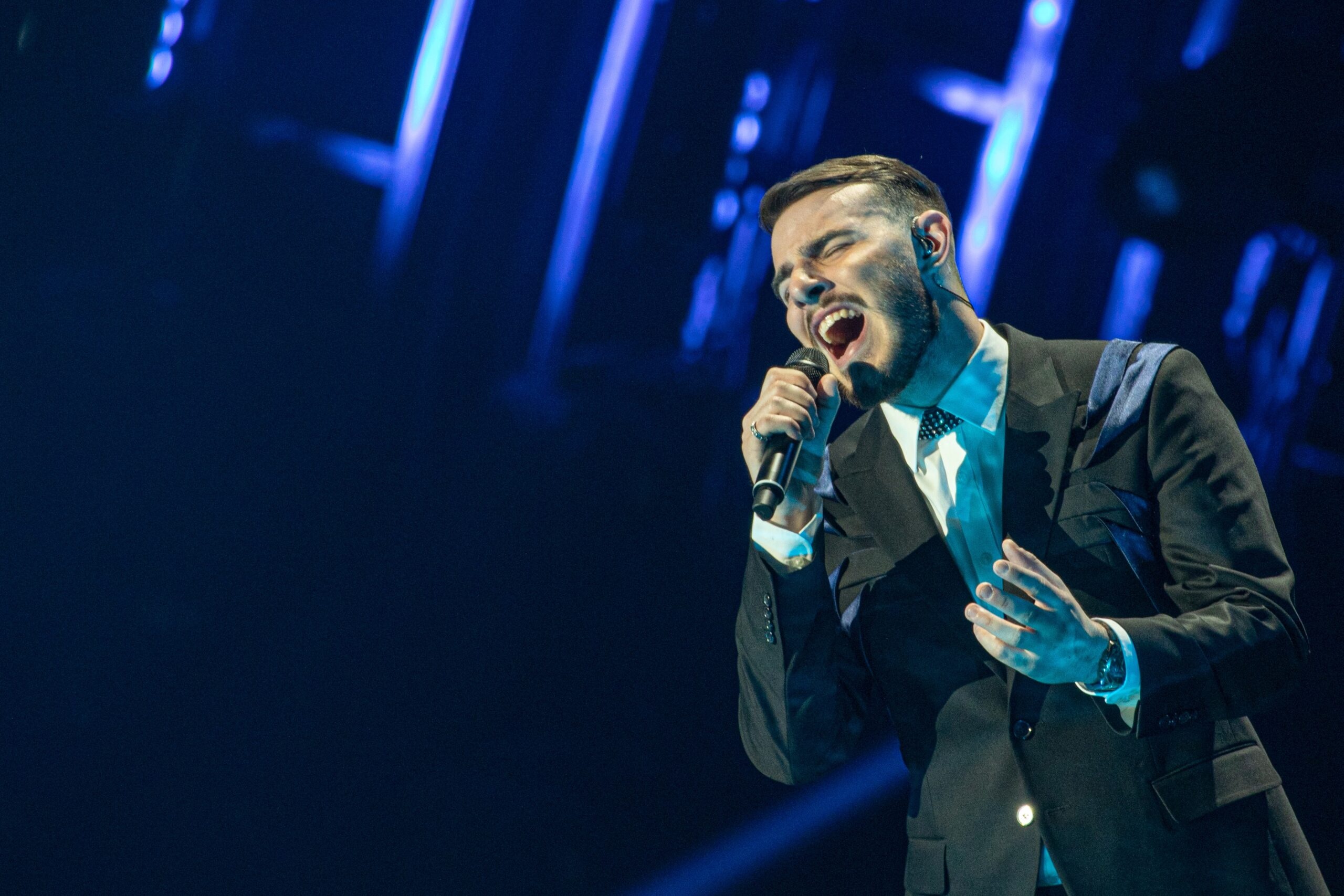 Ochman, Polish singer, Eurovision season color, Turin 2022, 2560x1710 HD Desktop