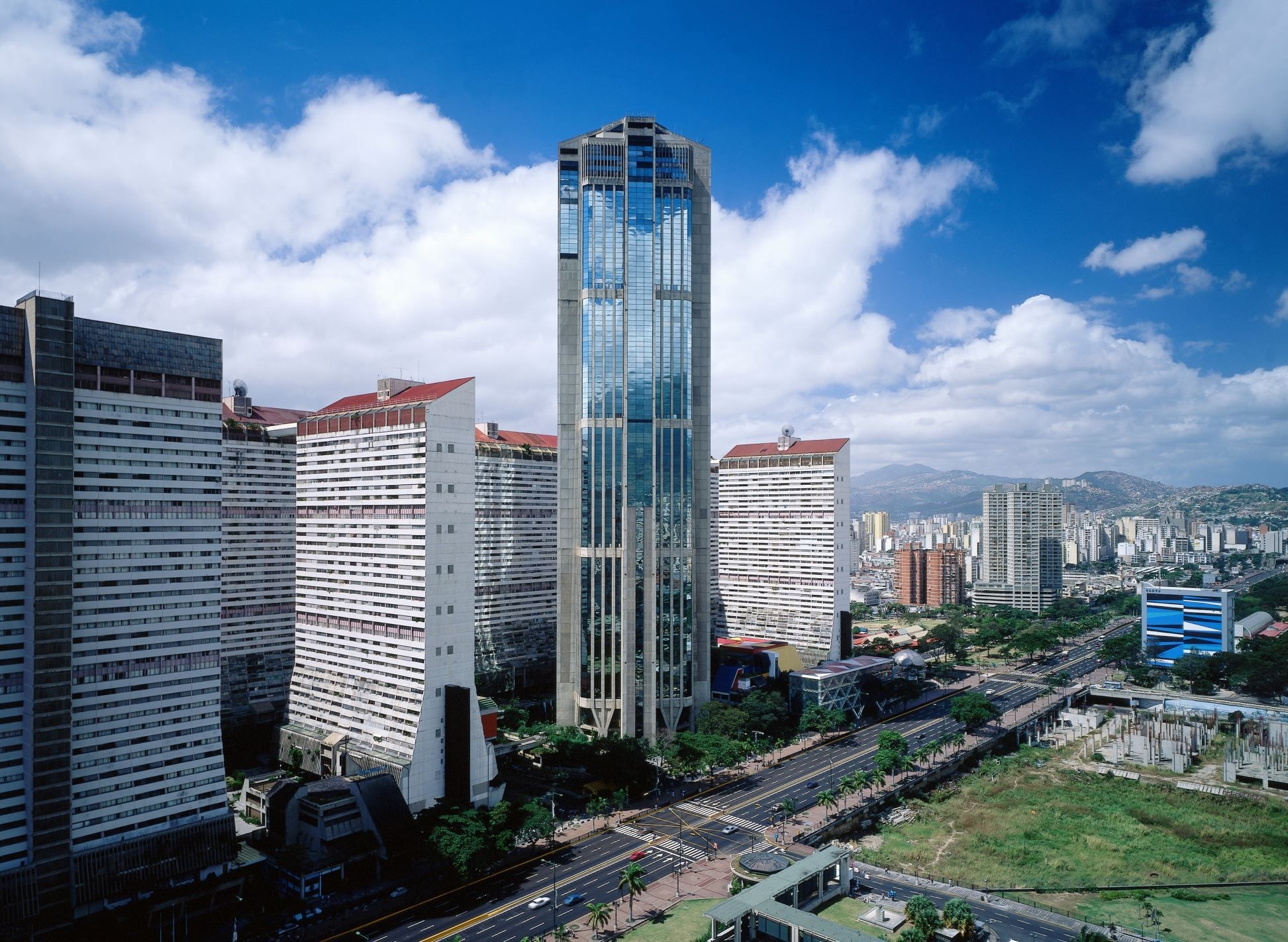 Caracas, Architectural marvels, Sky-high views, Urban splendor, 1950x1430 HD Desktop