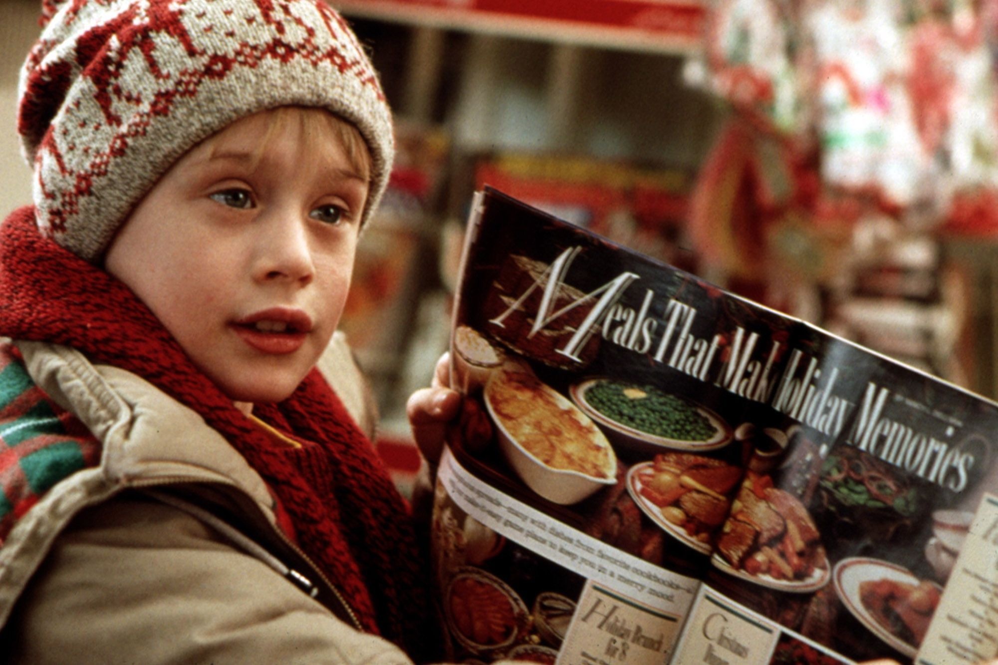 Home Alone 2, Classic holiday movie, Memorable moments, Hilarious pranks, 2000x1340 HD Desktop