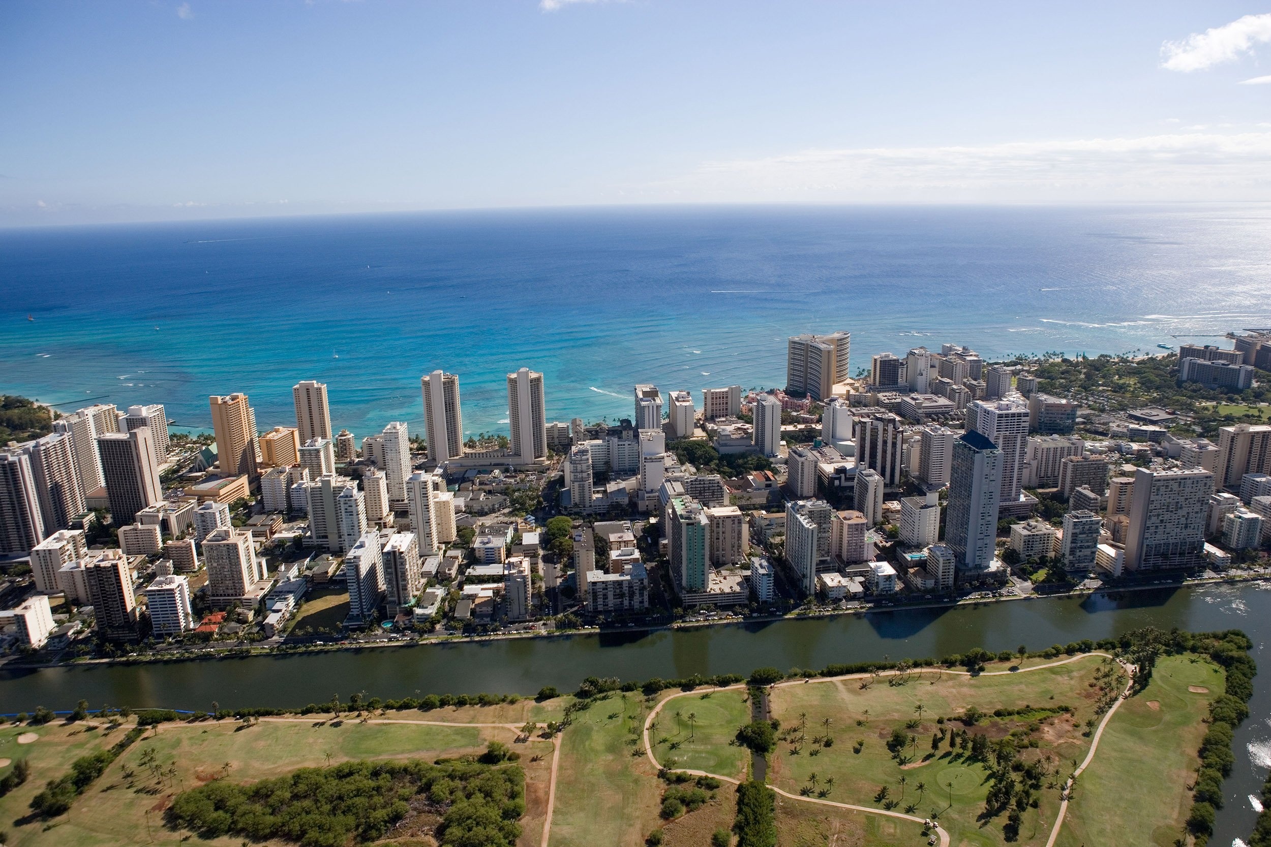 Honolulu: Climate change threatens Honolulu. 2500x1670 HD Background.