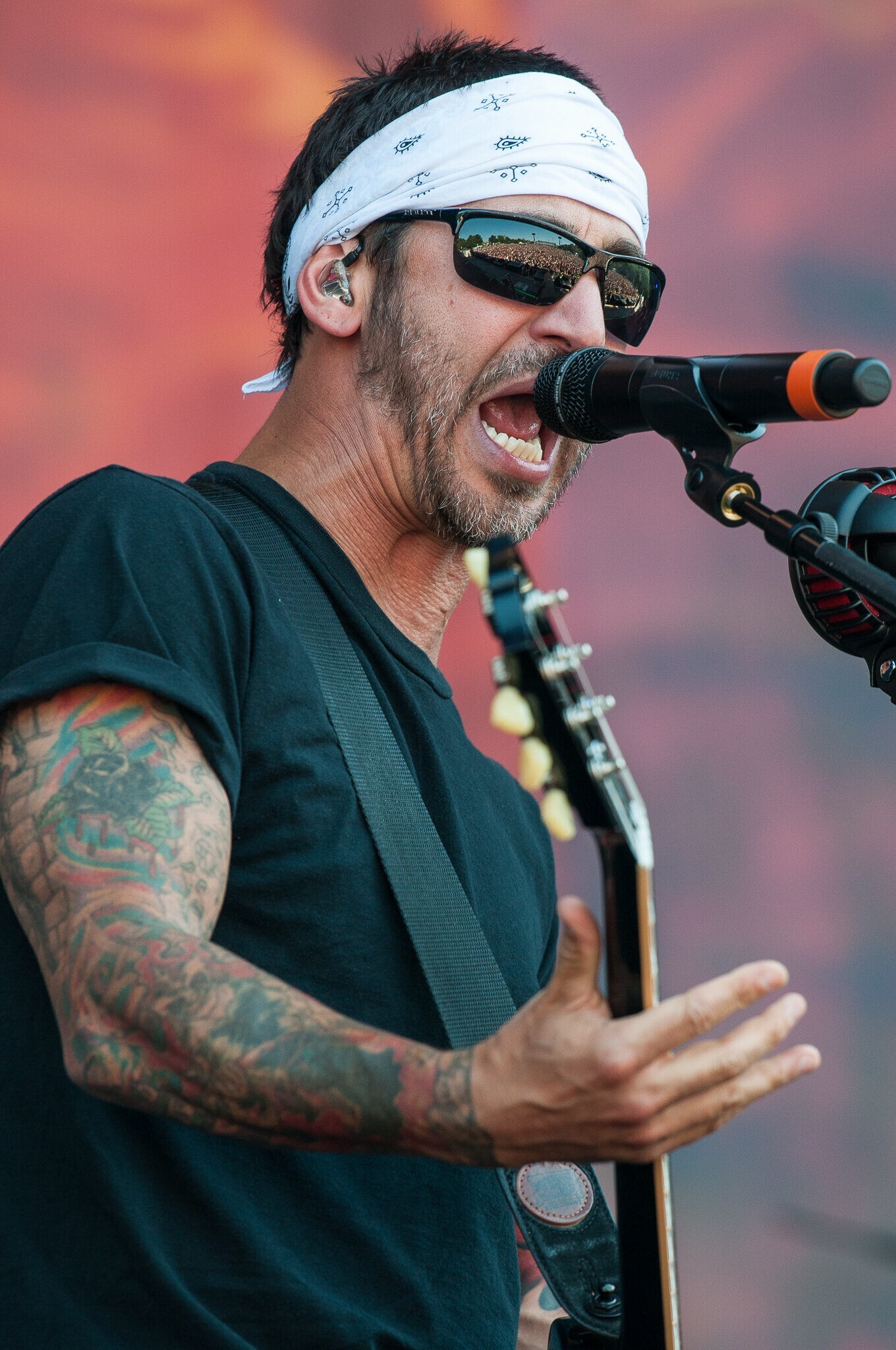 Godsmack: Sully Erna, Founder frontman and songwriter, Rock concert, An American alternative band. 1360x2050 HD Background.