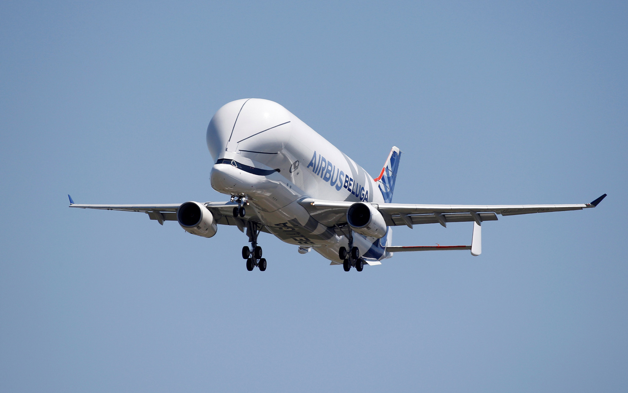 Airbus Beluga, The sky takes flight, 2000x1260 HD Desktop