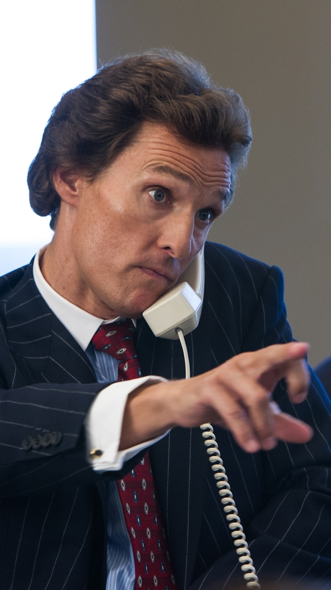 The Wolf of Wall Street: Matthew McConaughey as Mark Hanna, A supporting role. 1080x1920 Full HD Background.
