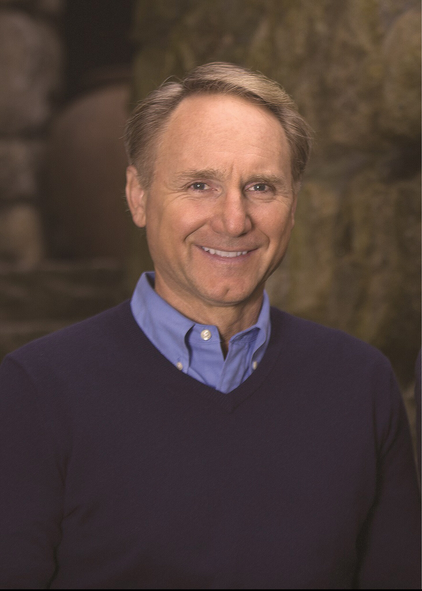 Dan Brown, Author interview, Personal insights, Writing process, 1470x2050 HD Handy