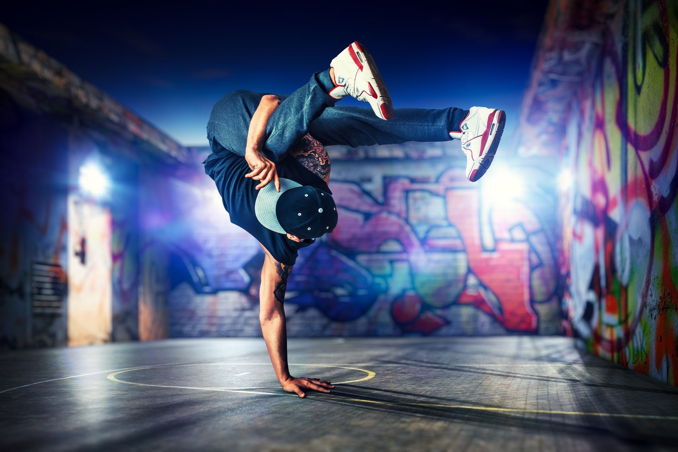Street Dance: A style that encouraging interaction between the audience and the dancers performing. 2160x1440 HD Wallpaper.